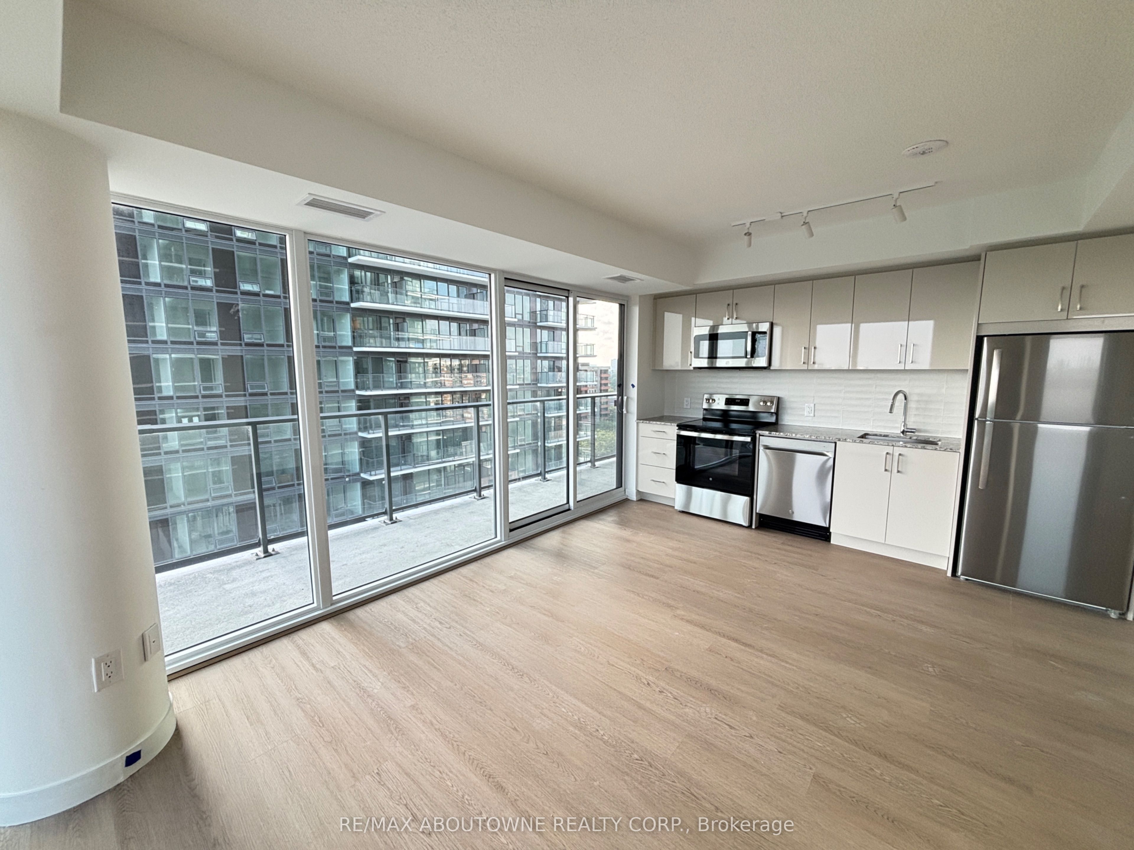 4010 Eglinton Avenue W 1215, Toronto, ON M9A 0G5
