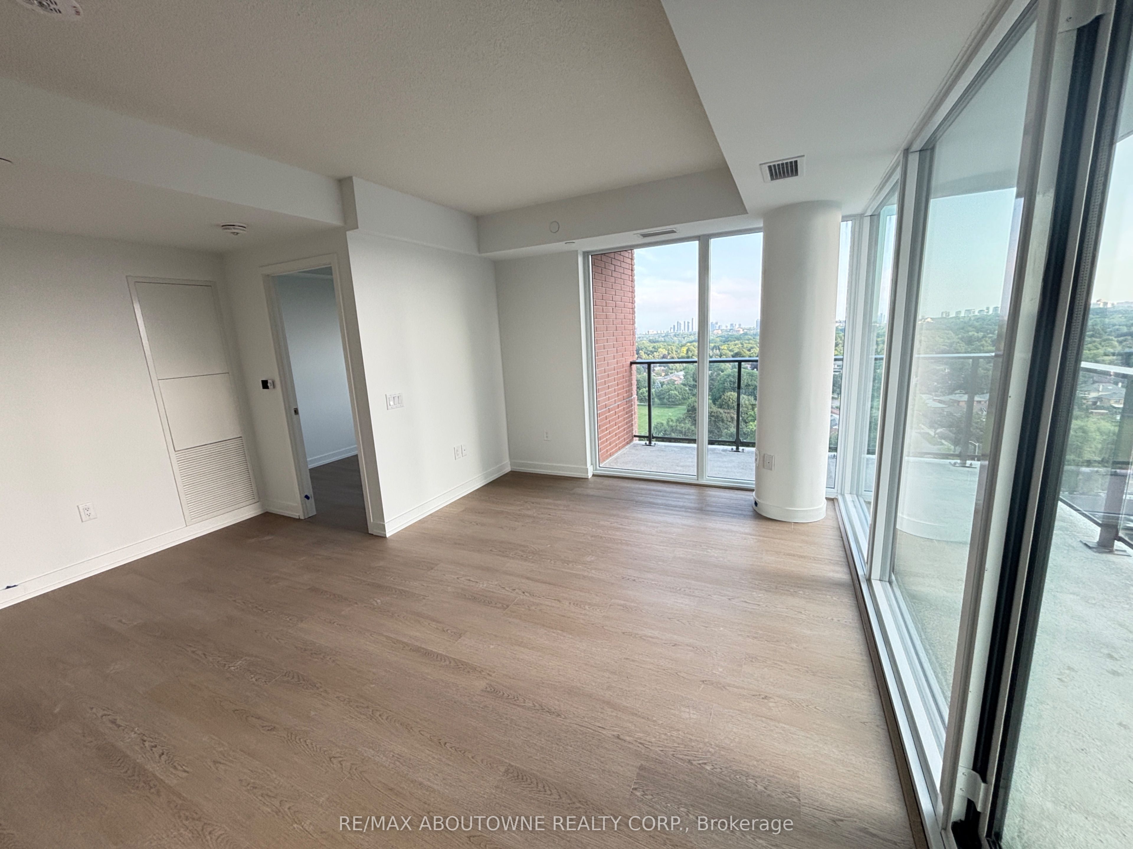 4010 Eglinton Avenue W 1215, Toronto, ON M9A 0G5 photo 3