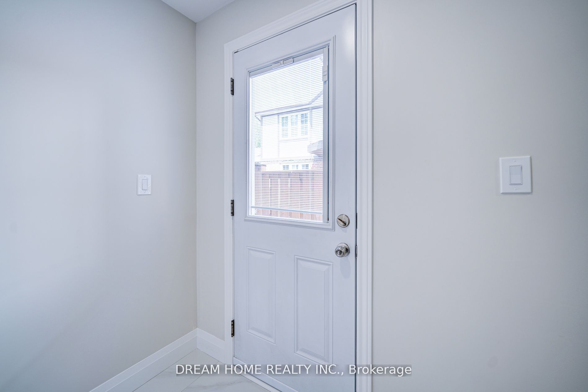 23 Manorcrest Street Lower, Brampton, ON L6S 2W7 photo 3