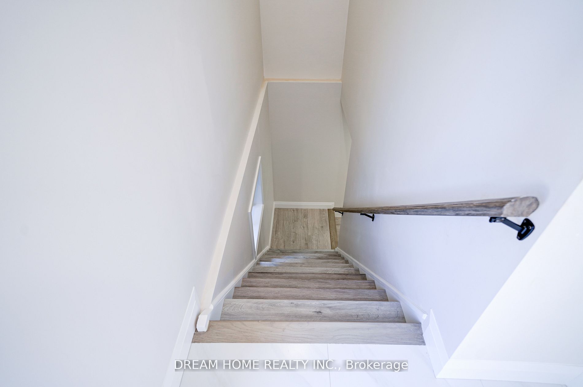 23 Manorcrest Street Lower, Brampton, ON L6S 2W7 photo 4