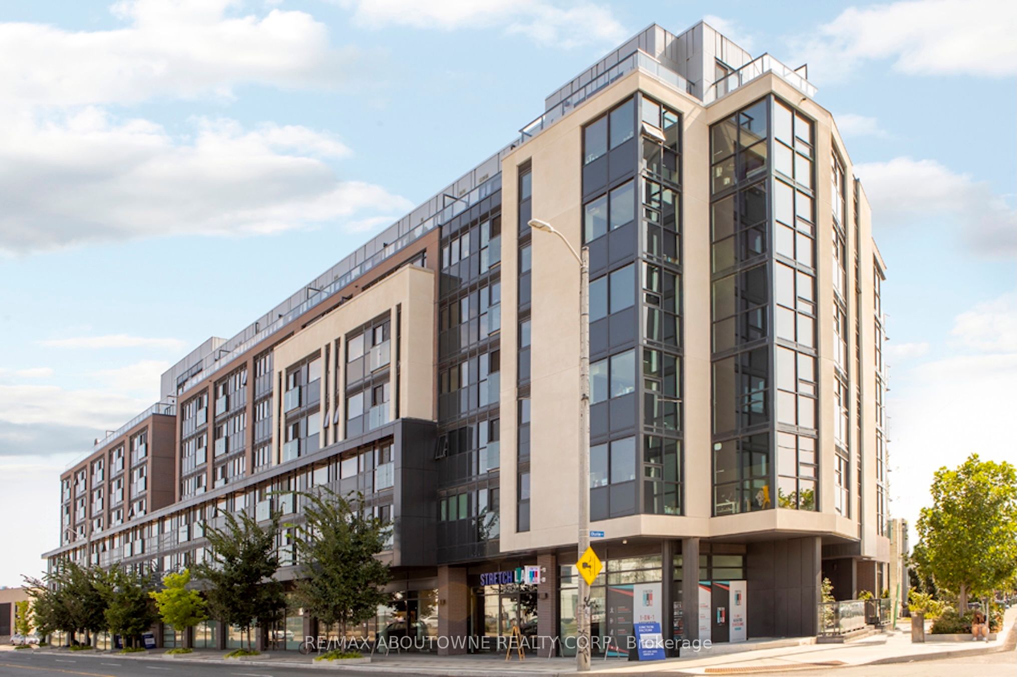 3385 Dundas Street W 521, Toronto, ON M6S 2S2