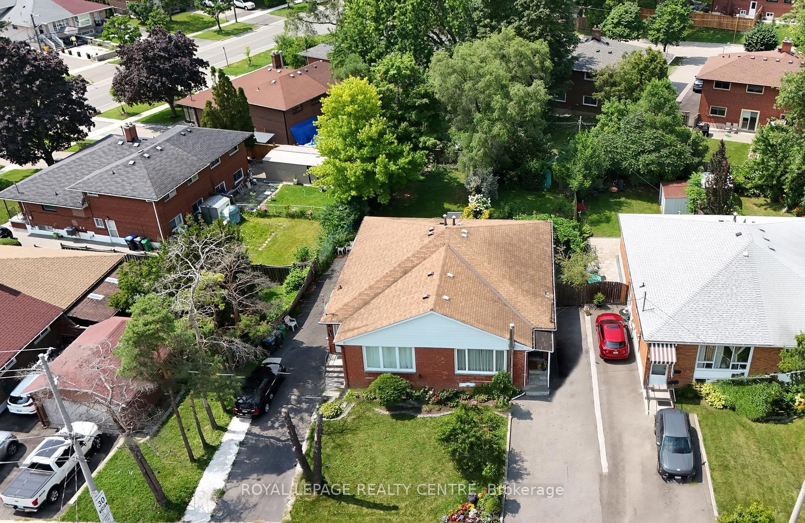 3422 Queenston Drive, Mississauga, ON L5C 2G6 photo 4