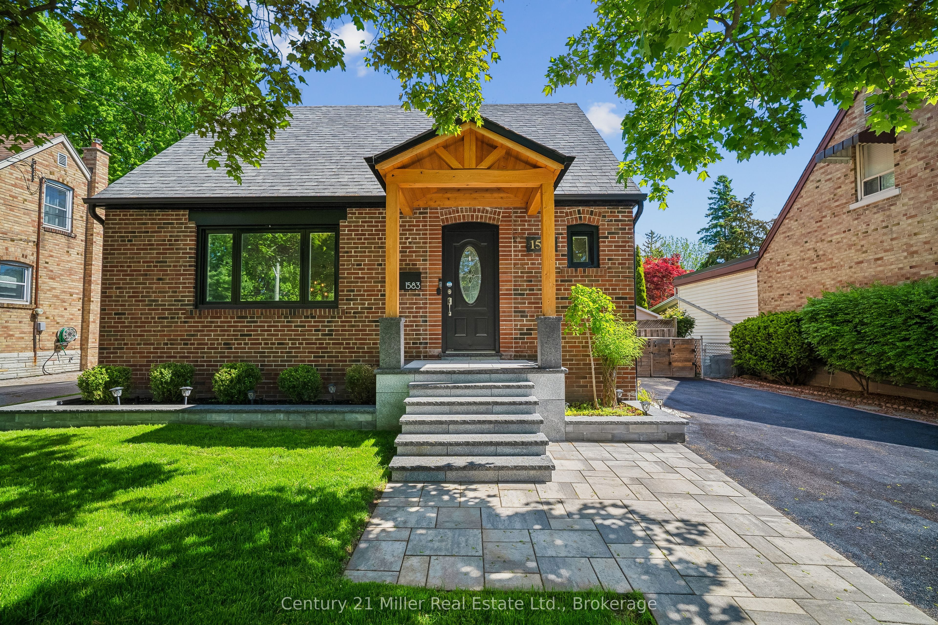 1583 Blanefield Road, Mississauga, ON L5G 4H3