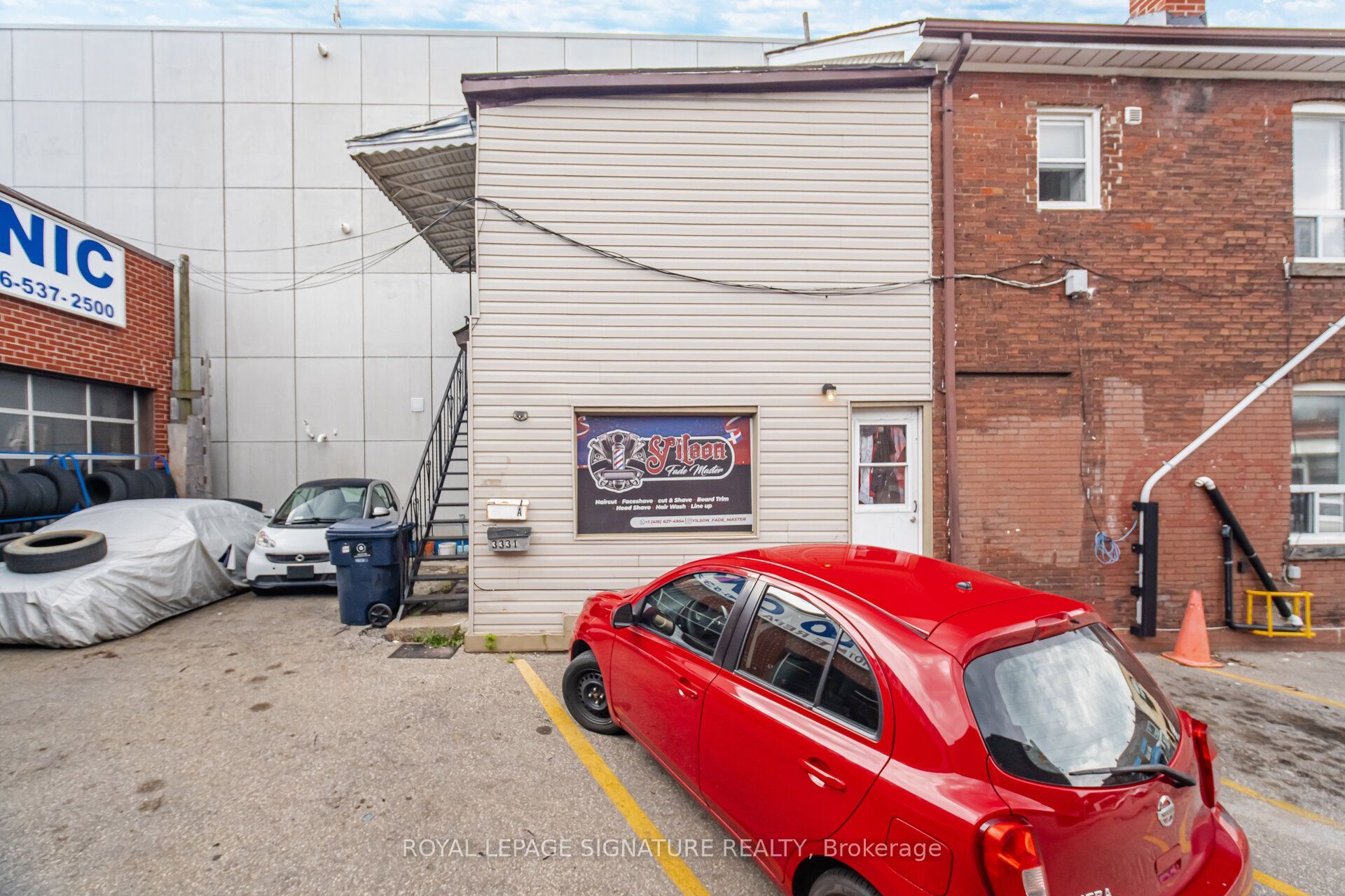 3331 Dundas Street W, Toronto, ON M6P 2A6 photo 2