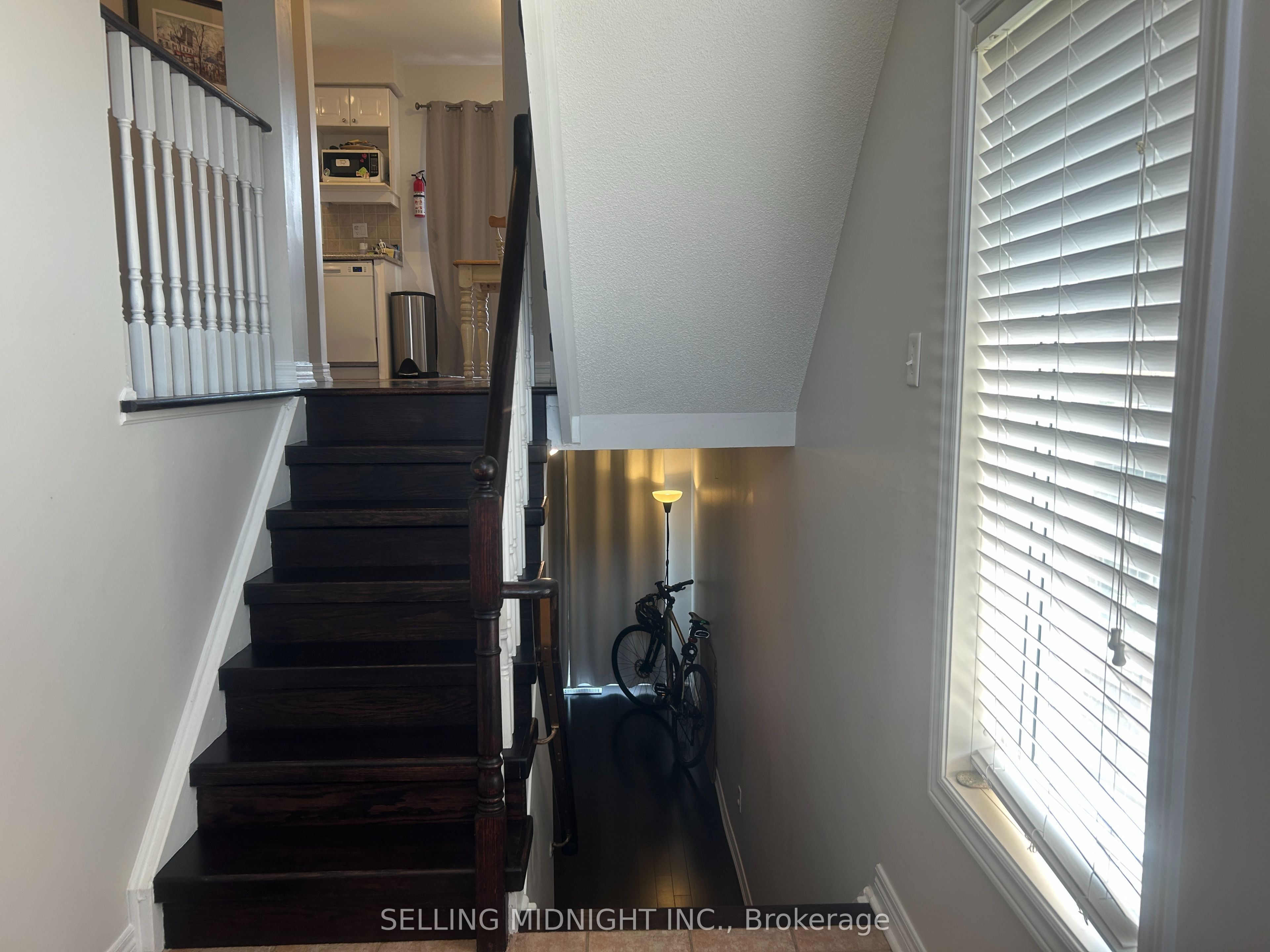 2413 Ravinebrook Crescent, Oakville, ON L6H 6Y2 photo 2