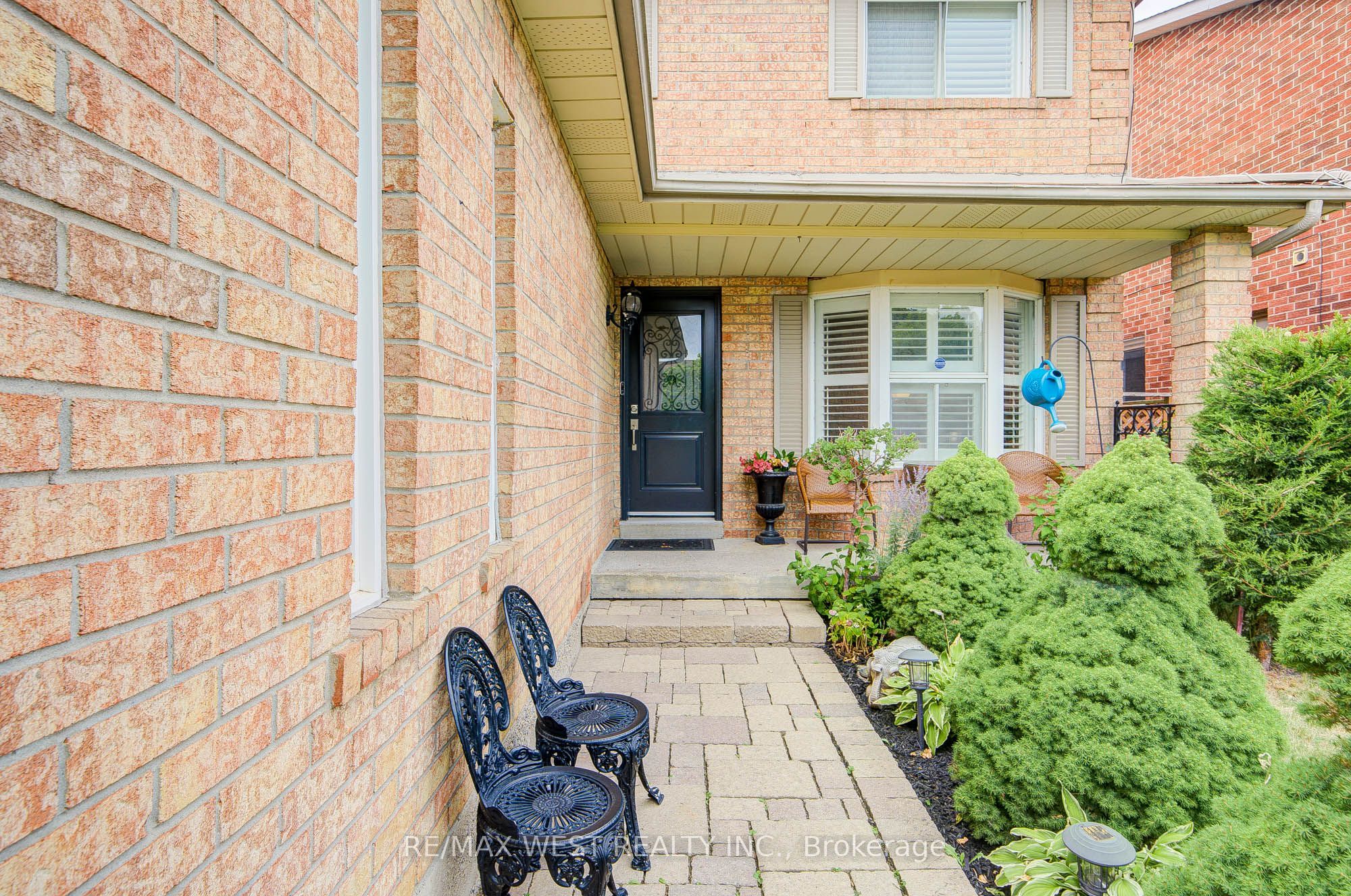 8 Ballycastle Crescent, Brampton, ON L6Z 2V5 photo 3
