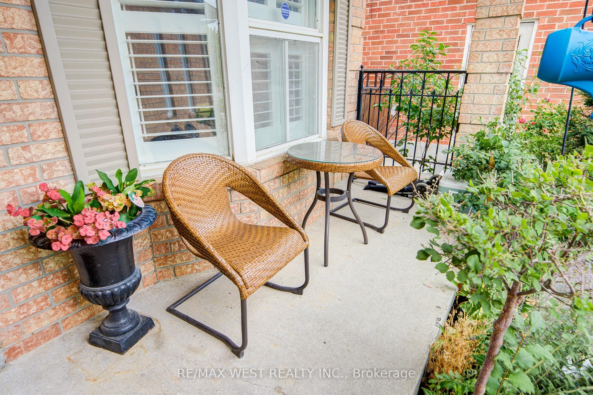 8 Ballycastle Crescent, Brampton, ON L6Z 2V5 photo 4