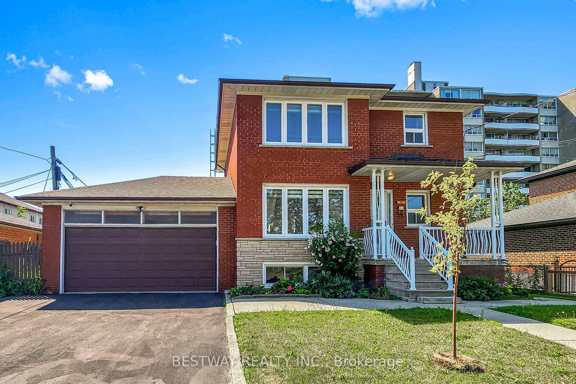37 Victory Drive, Toronto, ON M3M 2J5