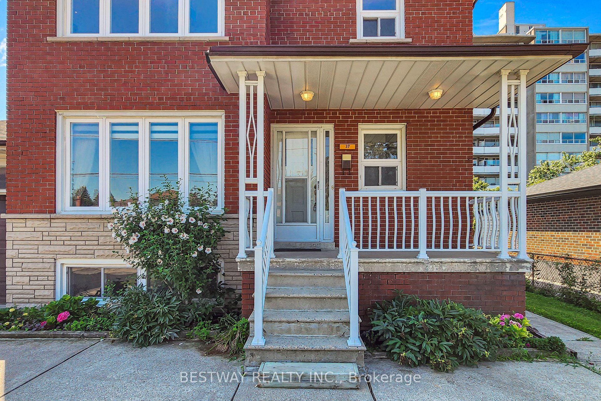 37 Victory Drive, Toronto, ON M3M 2J5 photo 3