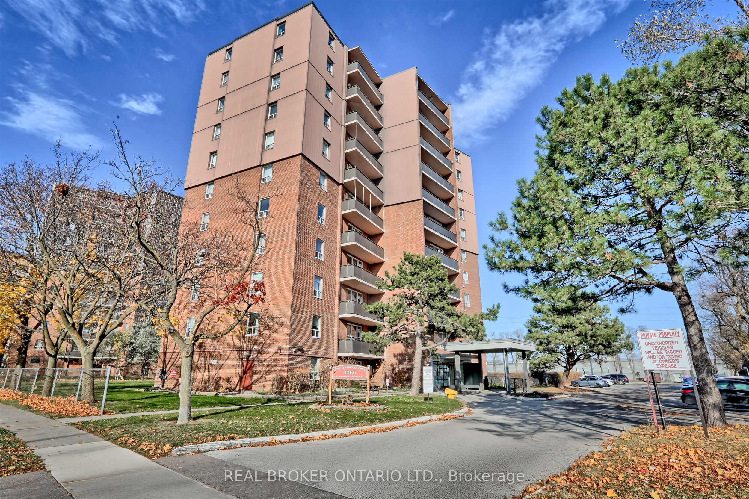 3065 Queen Frederica Drive 707, Mississauga, ON L4Y 3A3 photo 2