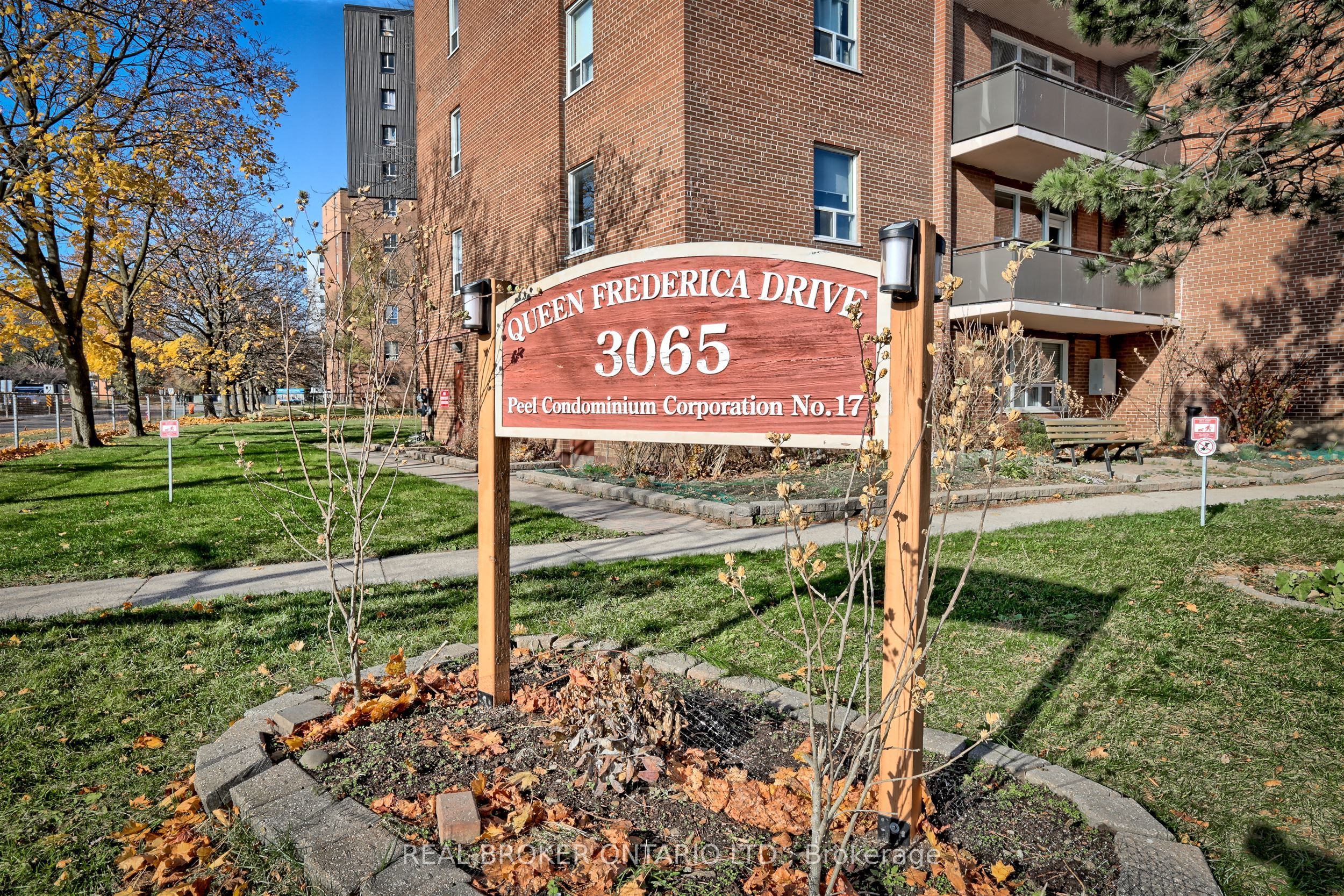 3065 Queen Frederica Drive 707, Mississauga, ON L4Y 3A3 photo 3