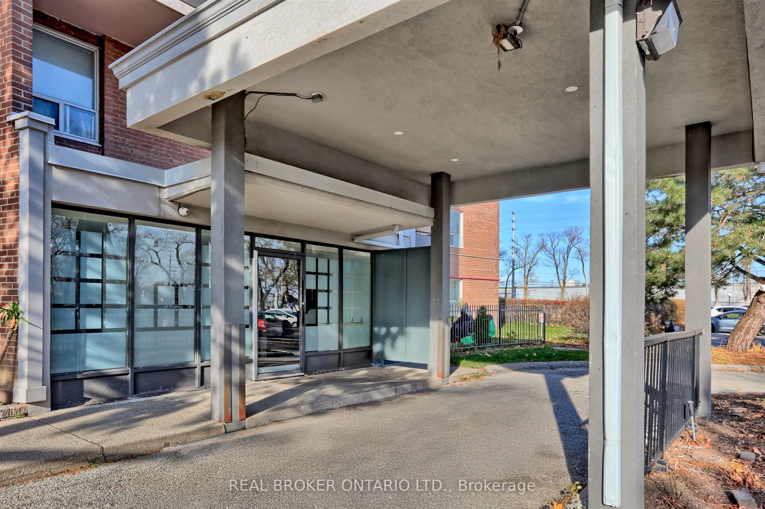 3065 Queen Frederica Drive 707, Mississauga, ON L4Y 3A3 photo 4