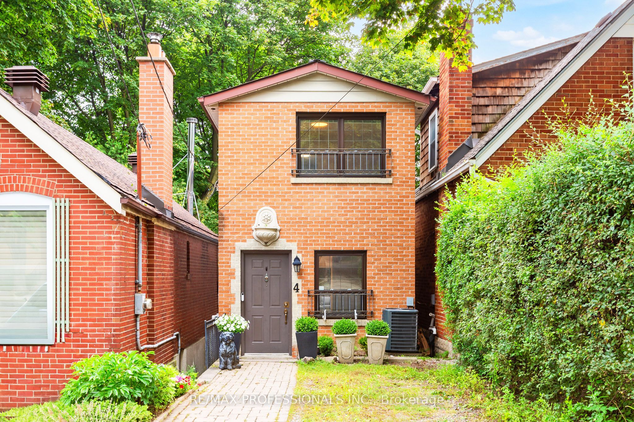 4 Runnymede Road, Toronto, ON M6S 2Y2