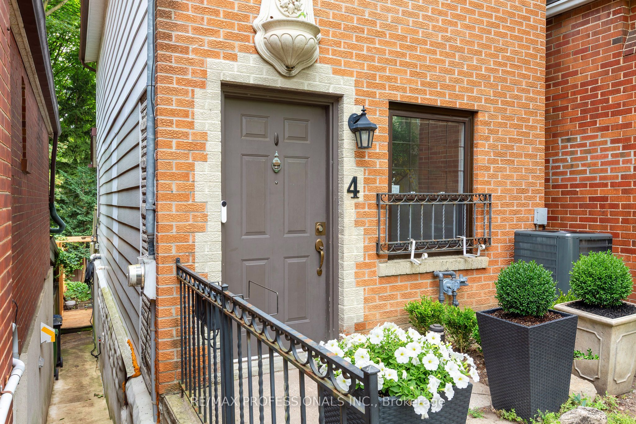 4 Runnymede Road, Toronto, ON M6S 2Y2 photo 2