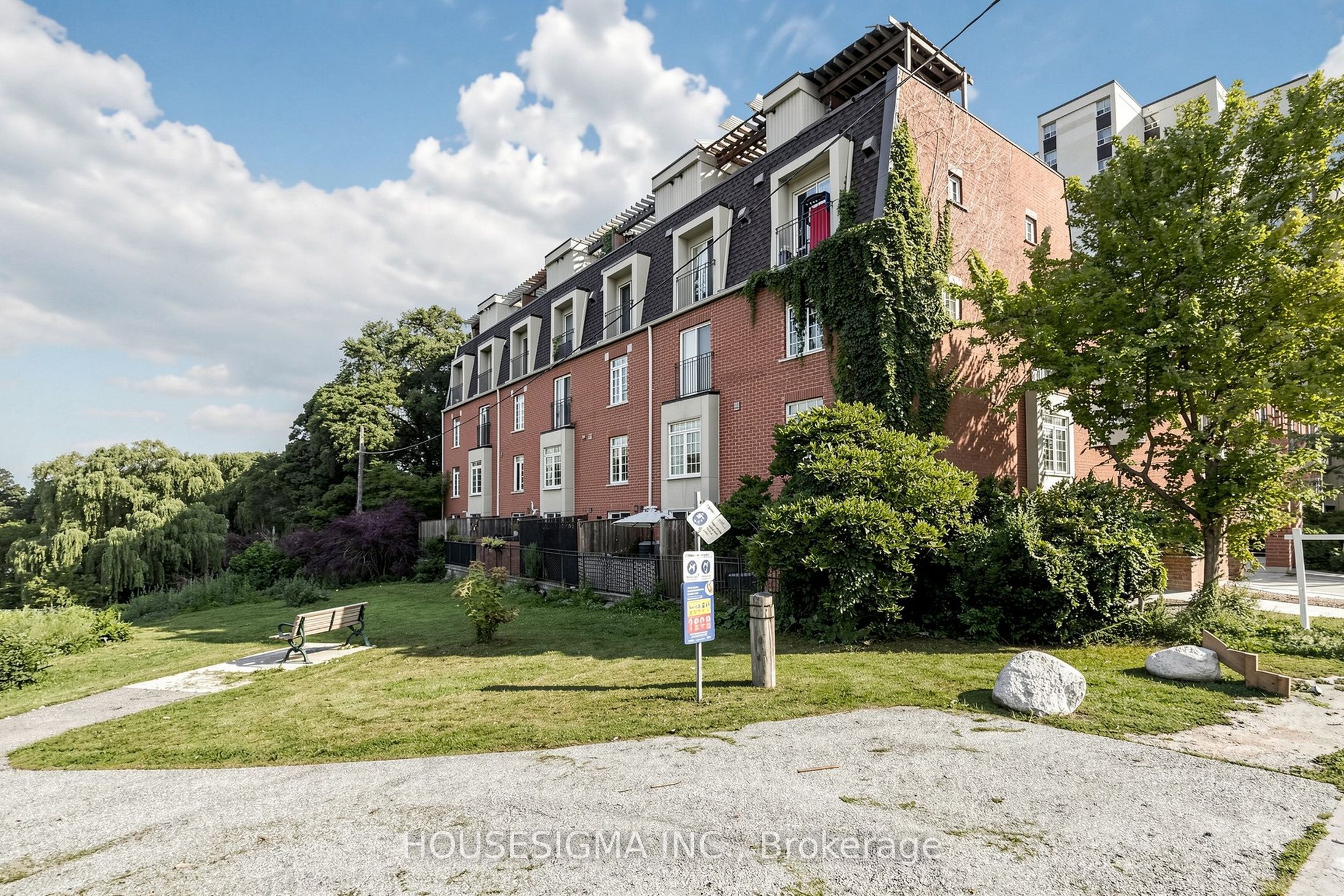 870 Jane Street 106, Toronto, ON M6N 4C2