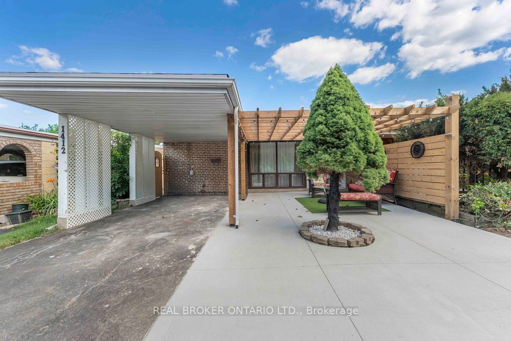 1412 Seaview Drive, Mississauga, ON L5J 1X5 photo 2
