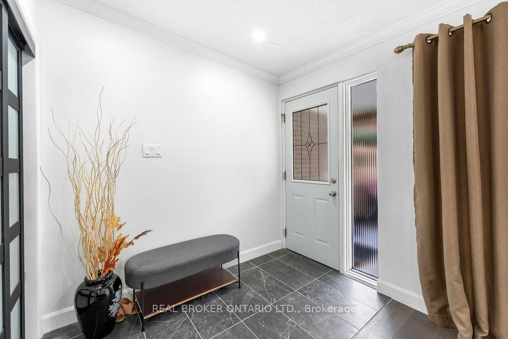 1412 Seaview Drive, Mississauga, ON L5J 1X5 photo 5