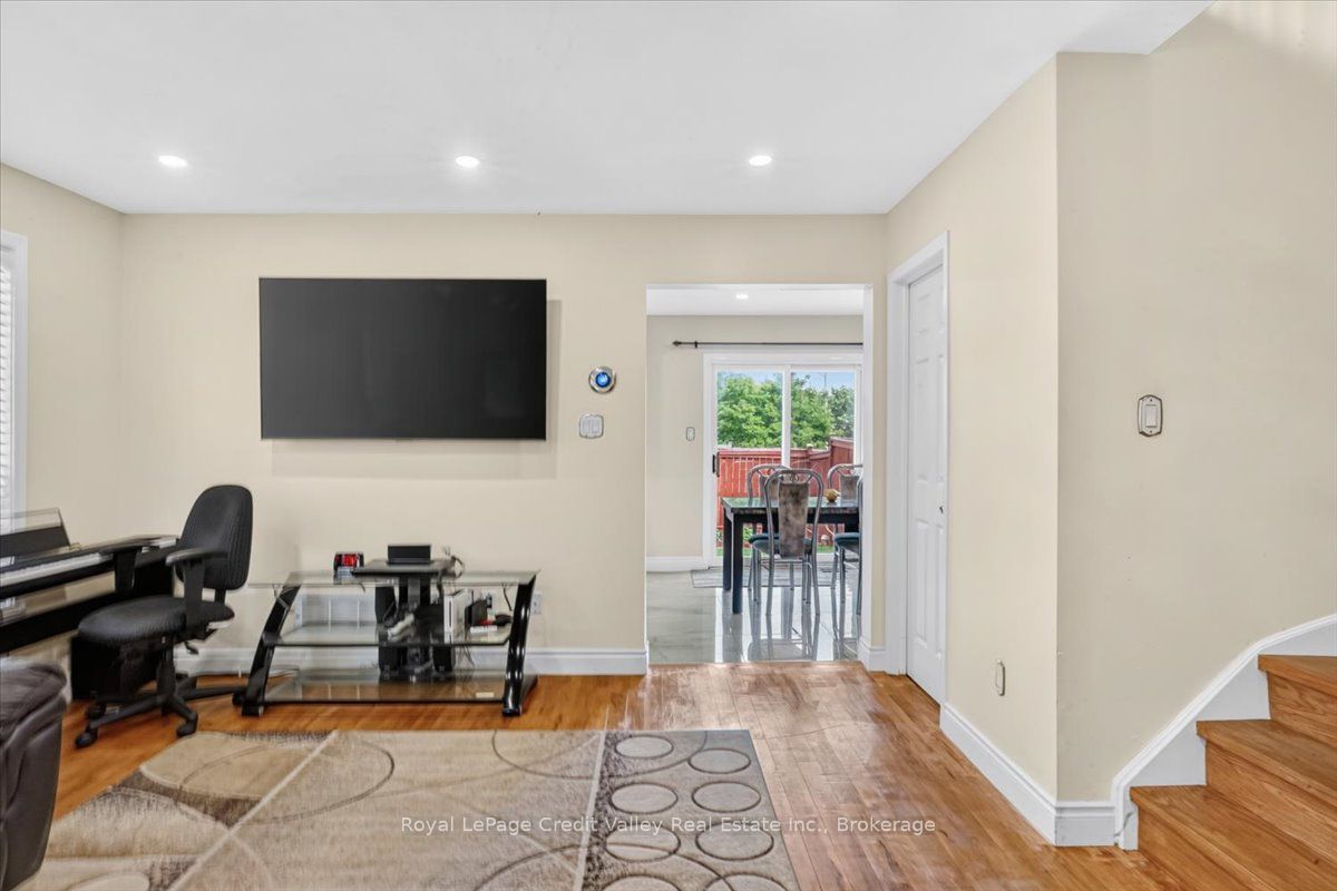 43 Coppermill Drive, Brampton, ON L7A 1N1 photo 3