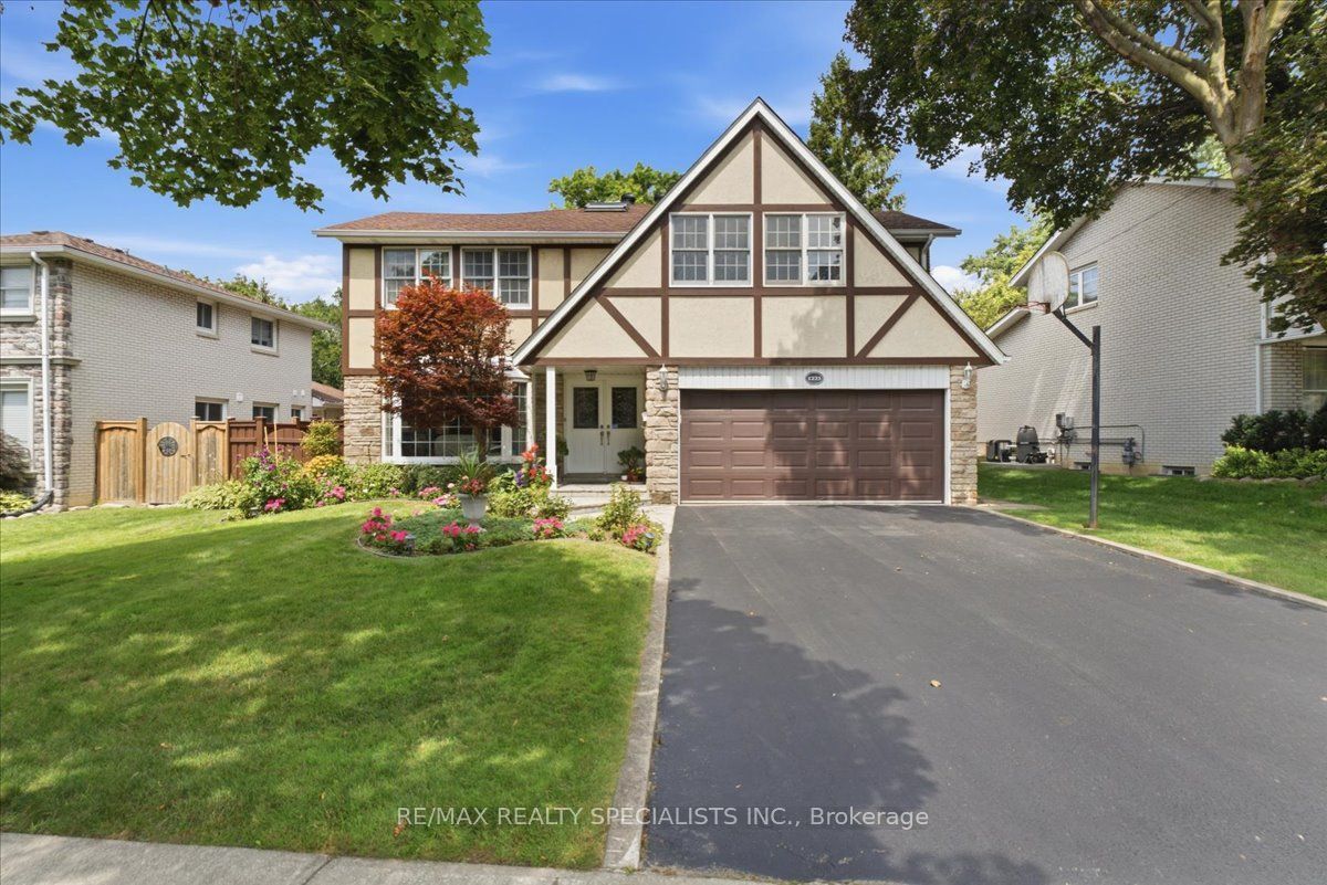 1273 Winding Trail, Mississauga, ON L4Y 2T9