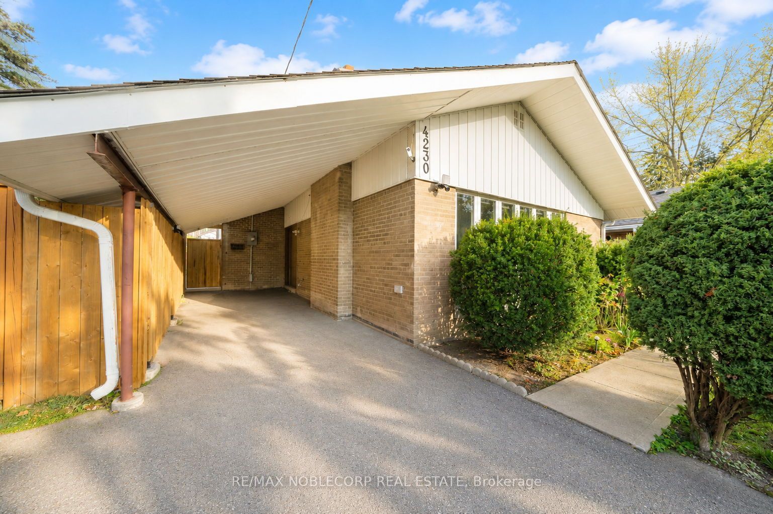 4230 Bloor Street W, Toronto, ON M9C 1Z7 photo 4