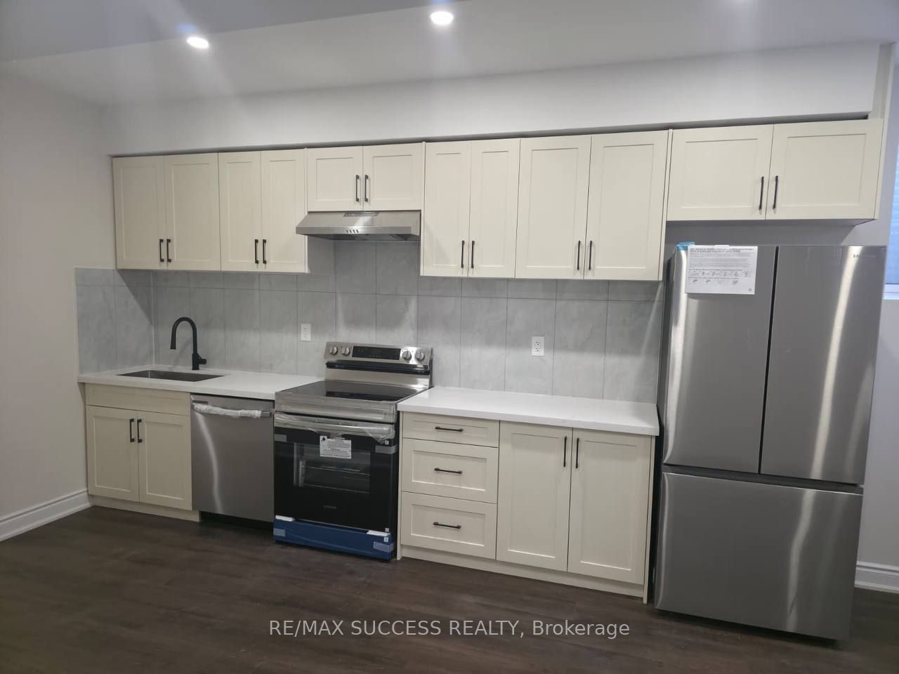 1407 Hearns Place LOWER, Milton, ON L9E 2J7 photo 2