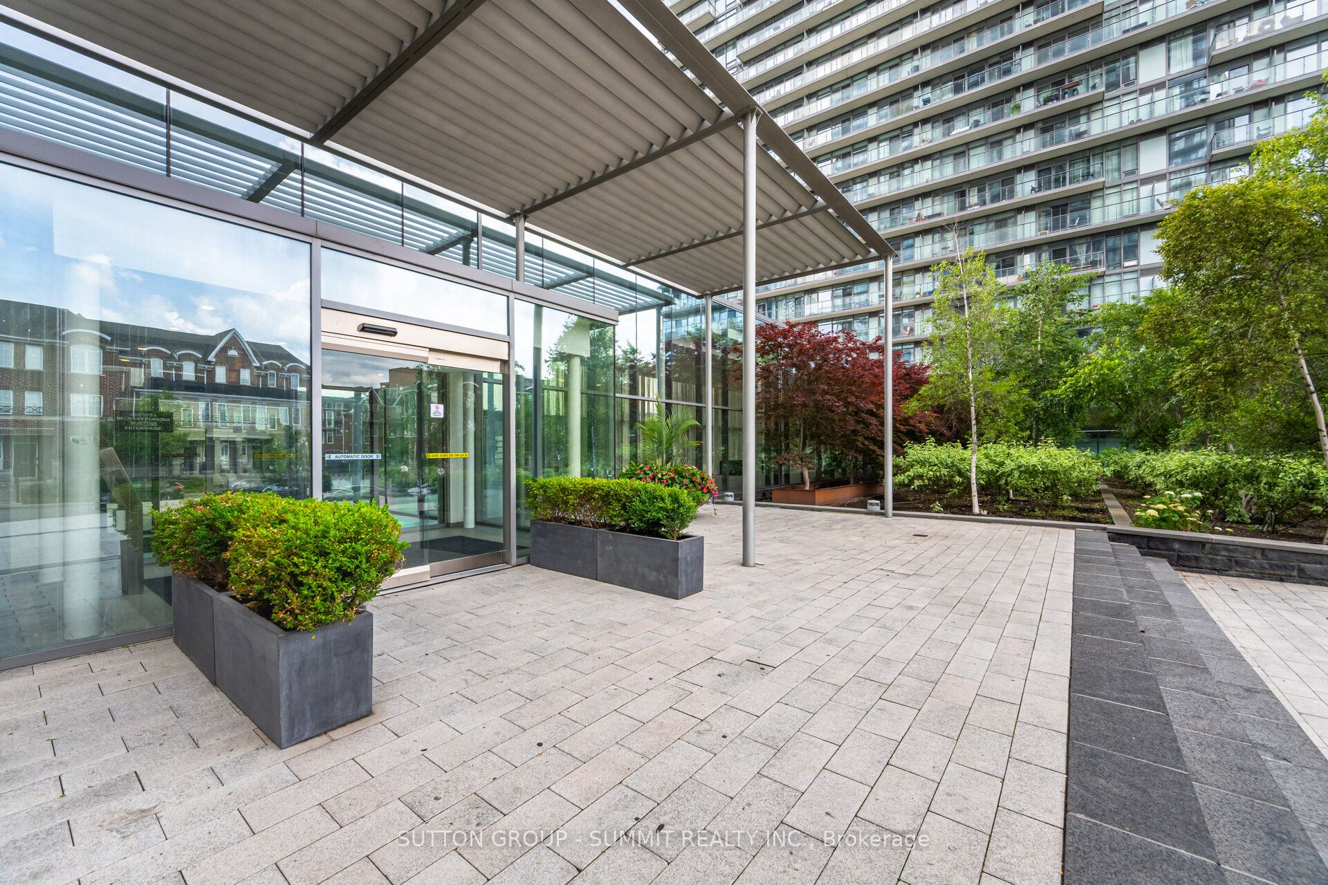 105 THE QUEENSWAY 3114, Toronto, ON M6S 5B5 photo 3