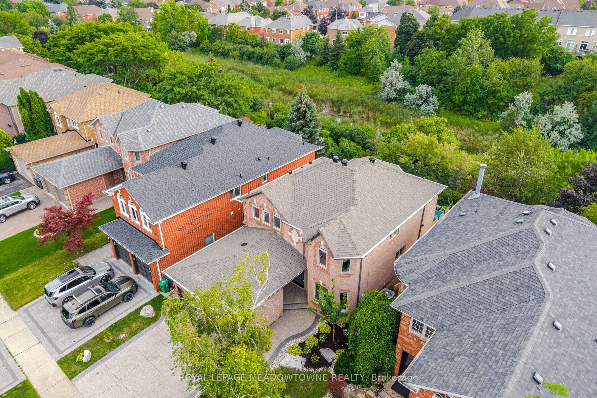6878 Summer Heights Drive, Mississauga, ON L5N 7E9 photo 2