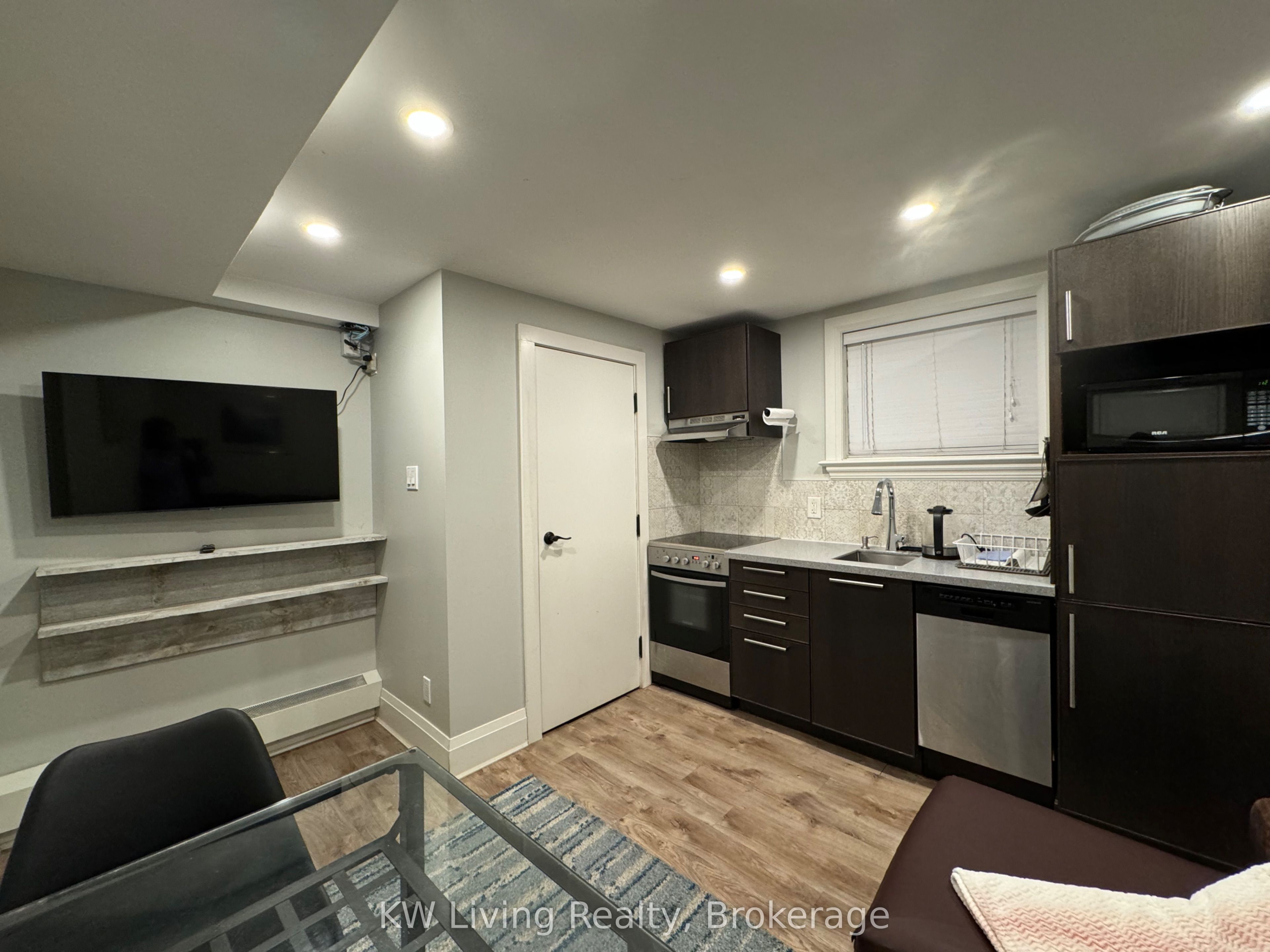 55B Long Branch Avenue 4, Toronto, ON M8W 3J1 photo 3