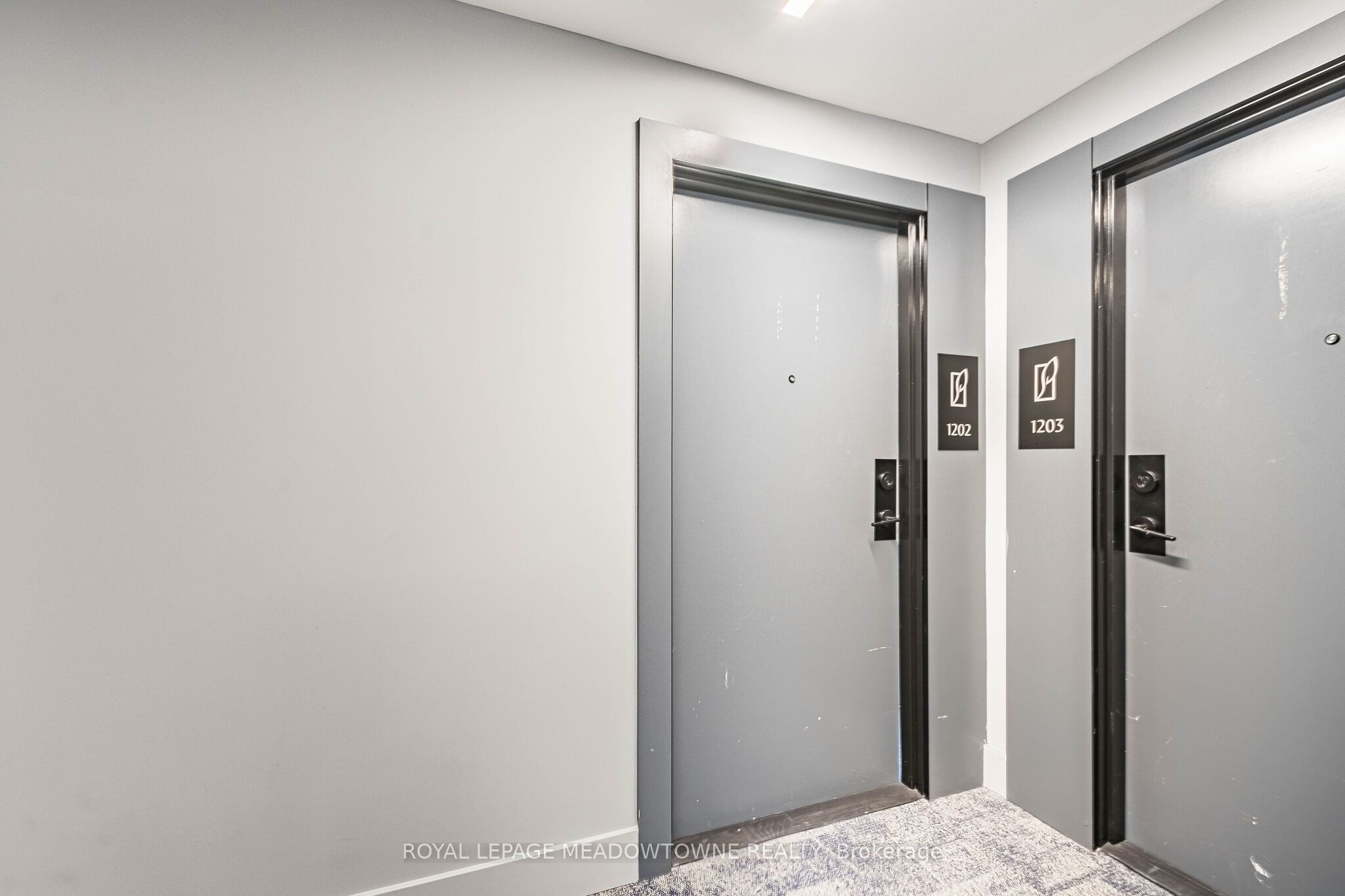 430 Square One Drive 1202, Mississauga, ON L5B 0L6 photo 3