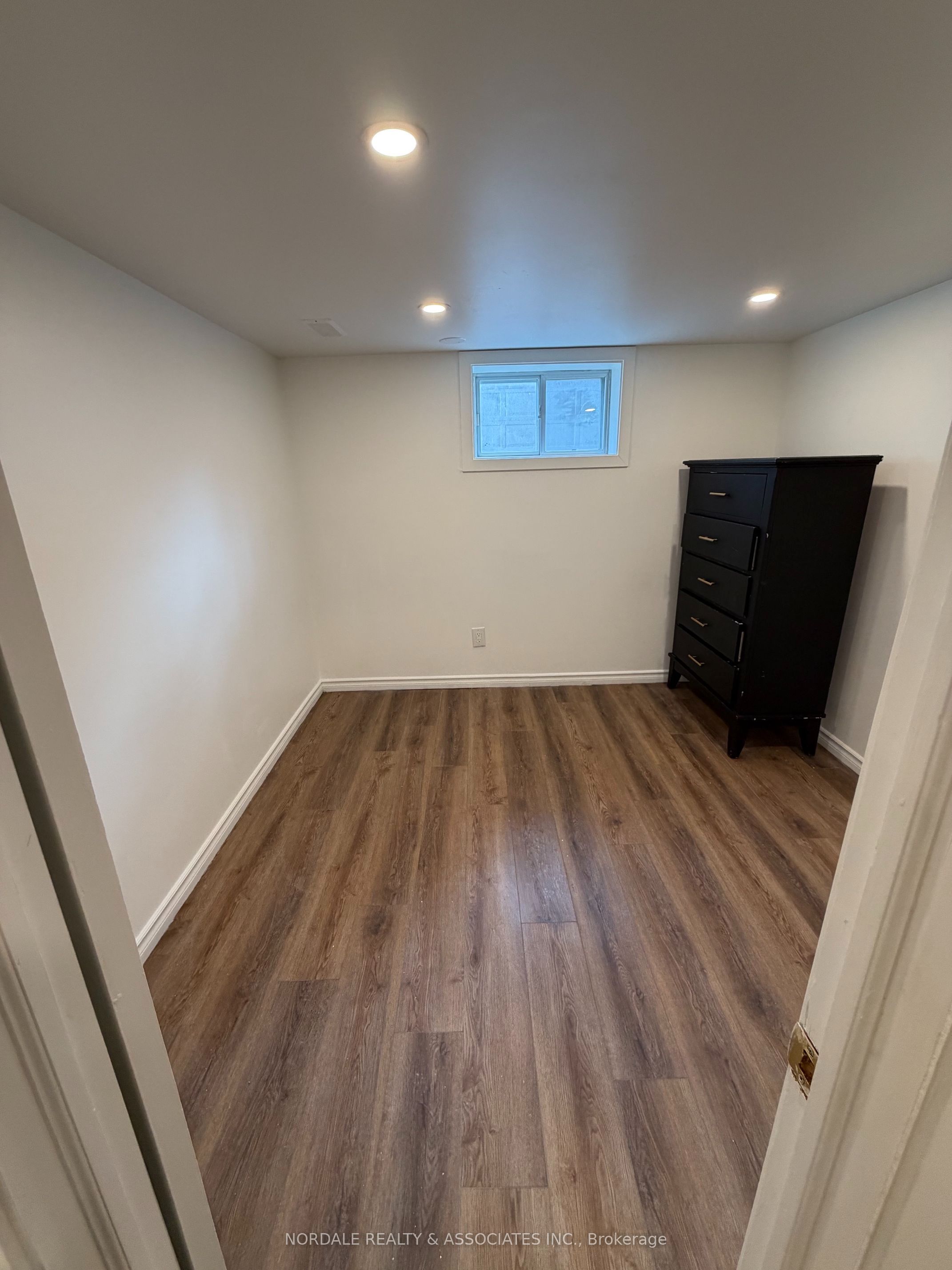 187 ALDERCREST Road, Toronto, ON M8W 4J5 photo 5