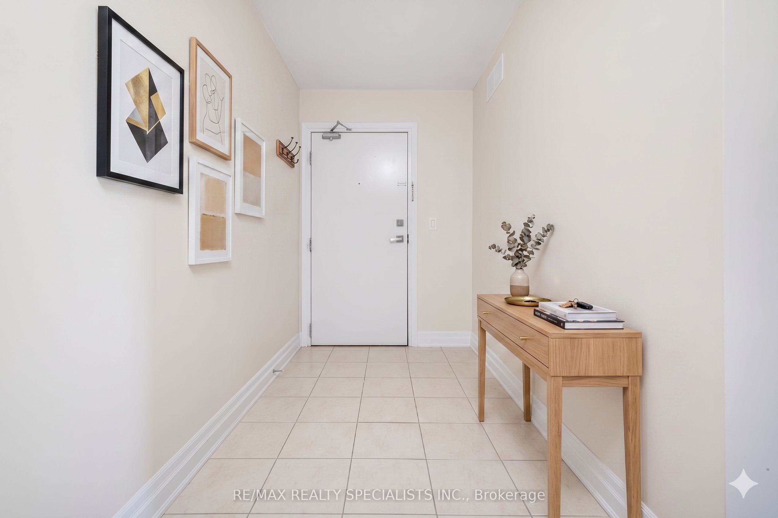 1045 Nadalin Heights 209, Milton, ON L9T 8R5 photo 3