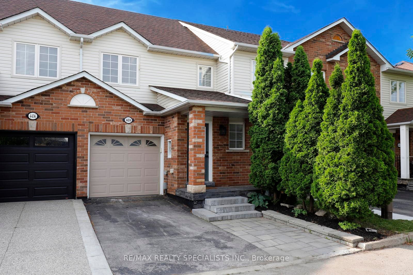 4434 Fairview Street, Burlington, ON L7L 6S7 photo 2