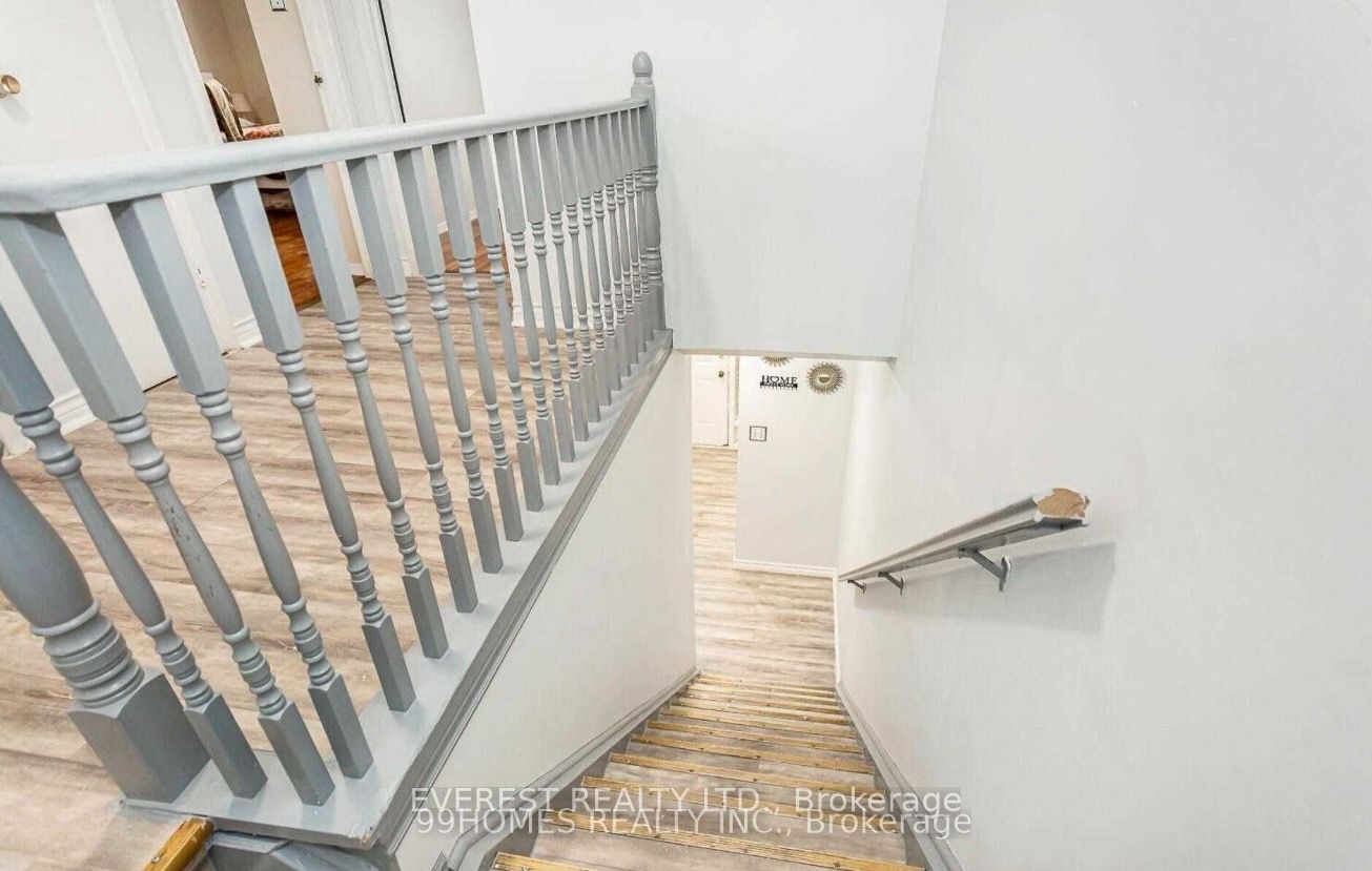 7549 Catalpa Road, Mississauga, ON L4T 2T2 photo 4