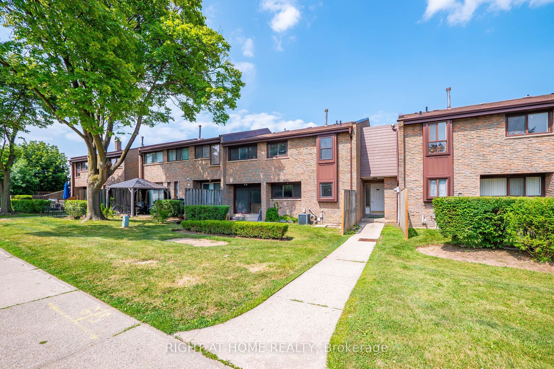 2605 Woodchester Drive 5, Mississauga, ON L5K 2E3 photo 2