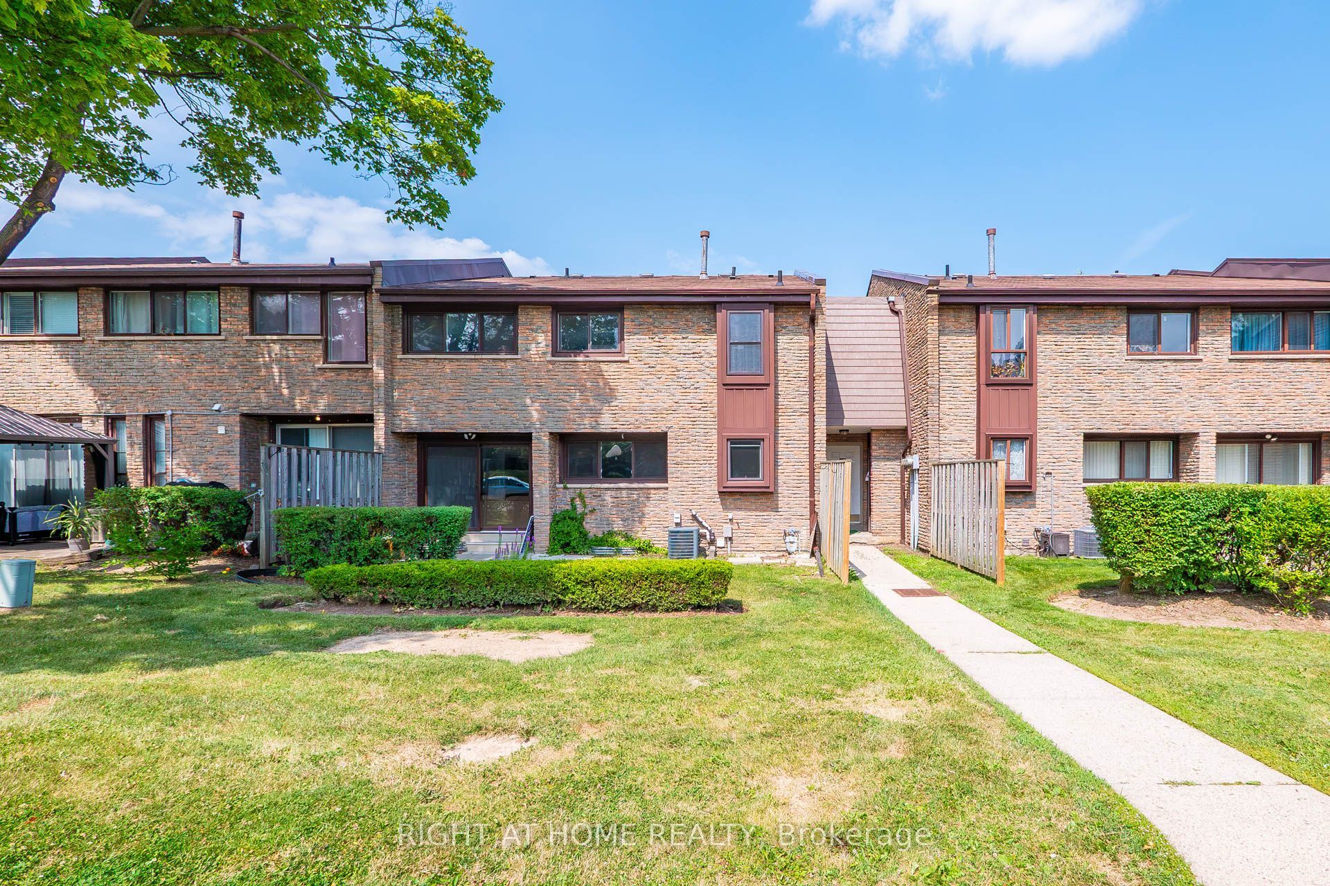 2605 Woodchester Drive 5, Mississauga, ON L5K 2E3 photo 3