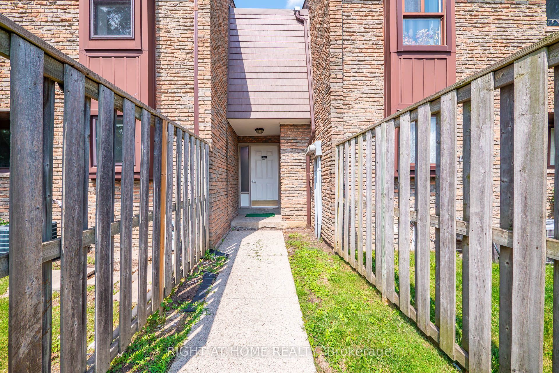 2605 Woodchester Drive 5, Mississauga, ON L5K 2E3 photo 4