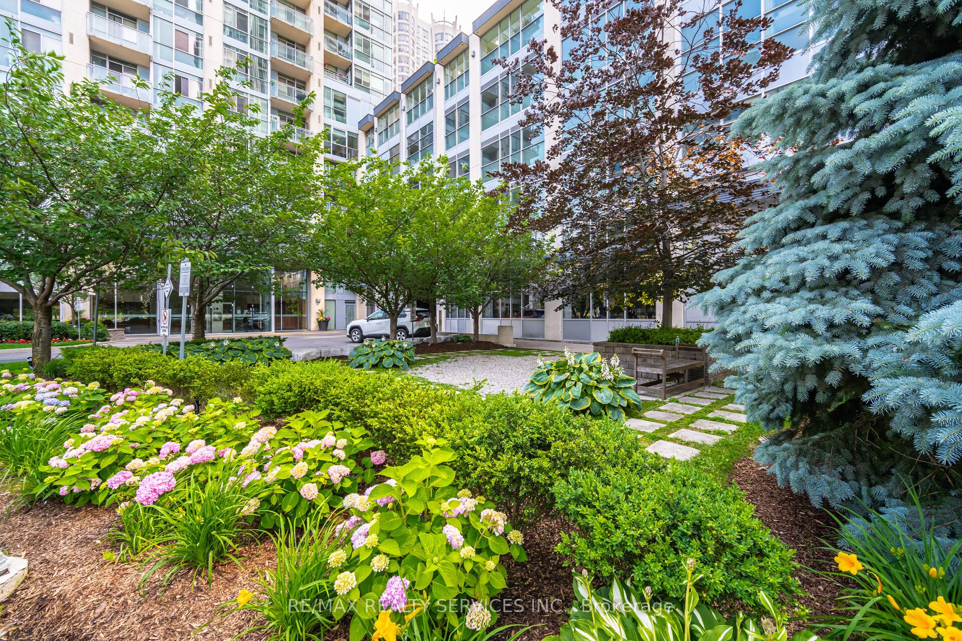 225 Webb Drive 810, Mississauga, ON L5B 4P2 photo 3