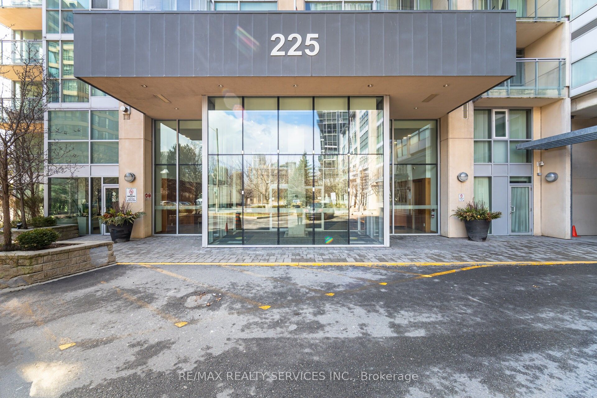225 Webb Drive 810, Mississauga, ON L5B 4P2 photo 4