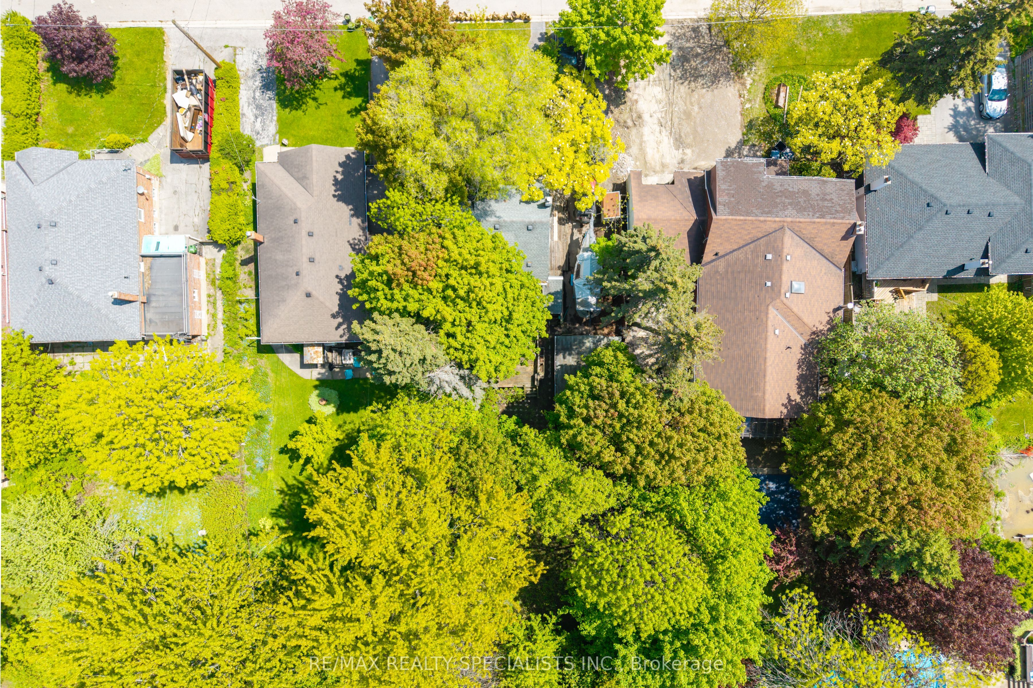 4 Elton Crescent, Toronto, ON M8W 2X8 photo 3