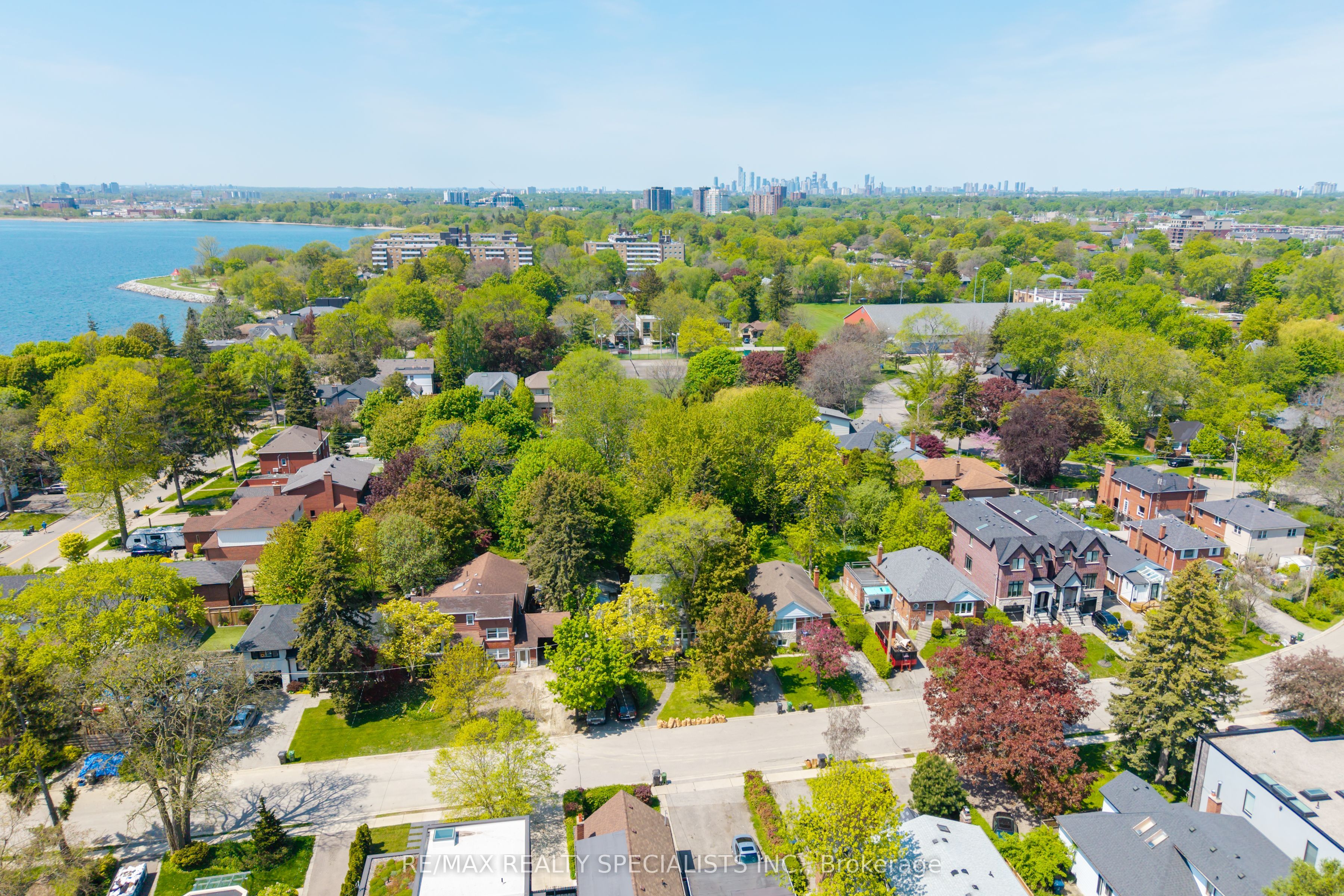 4 Elton Crescent, Toronto, ON M8W 2X8 photo 4