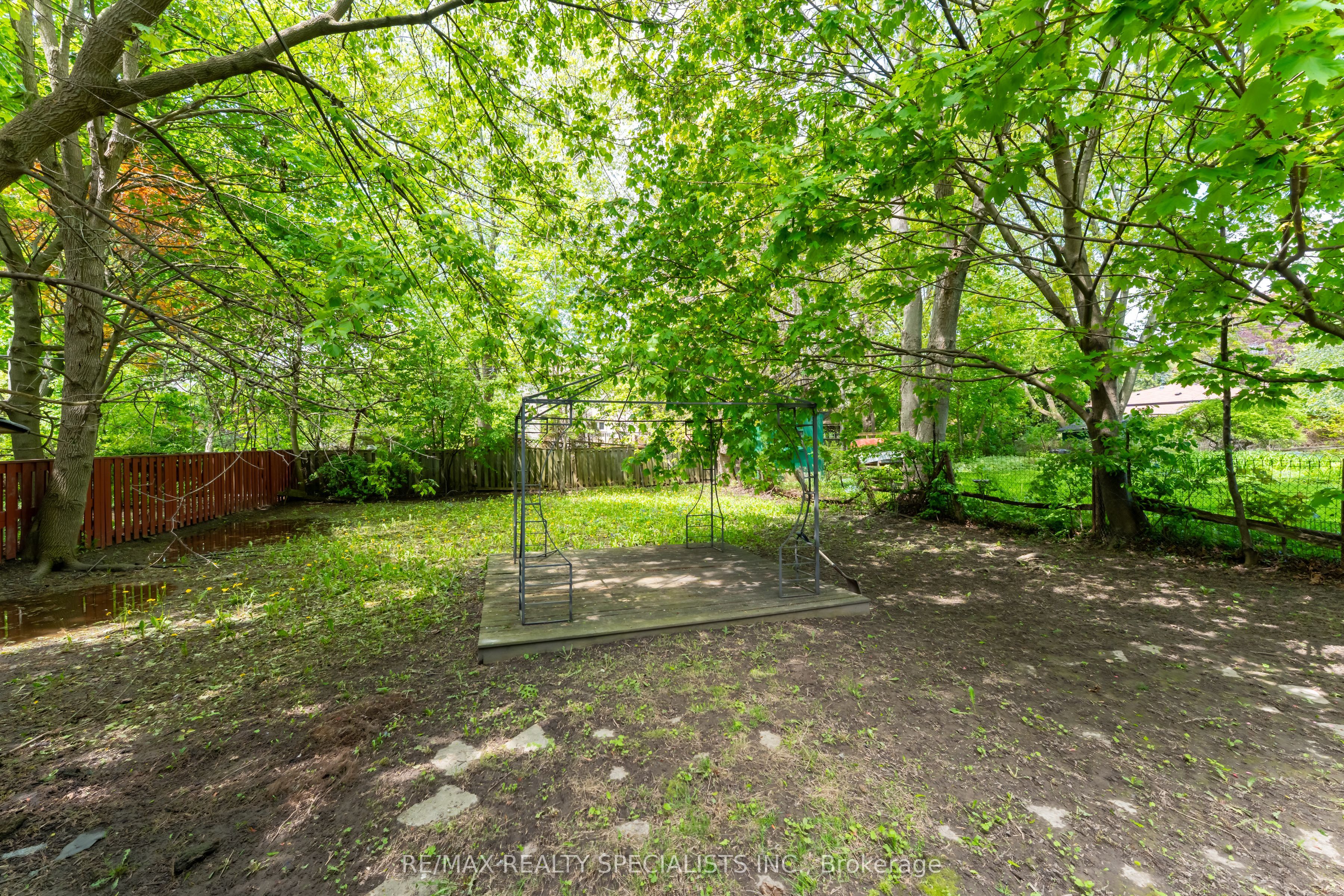 4 Elton Crescent, Toronto, ON M8W 2X8 photo 5