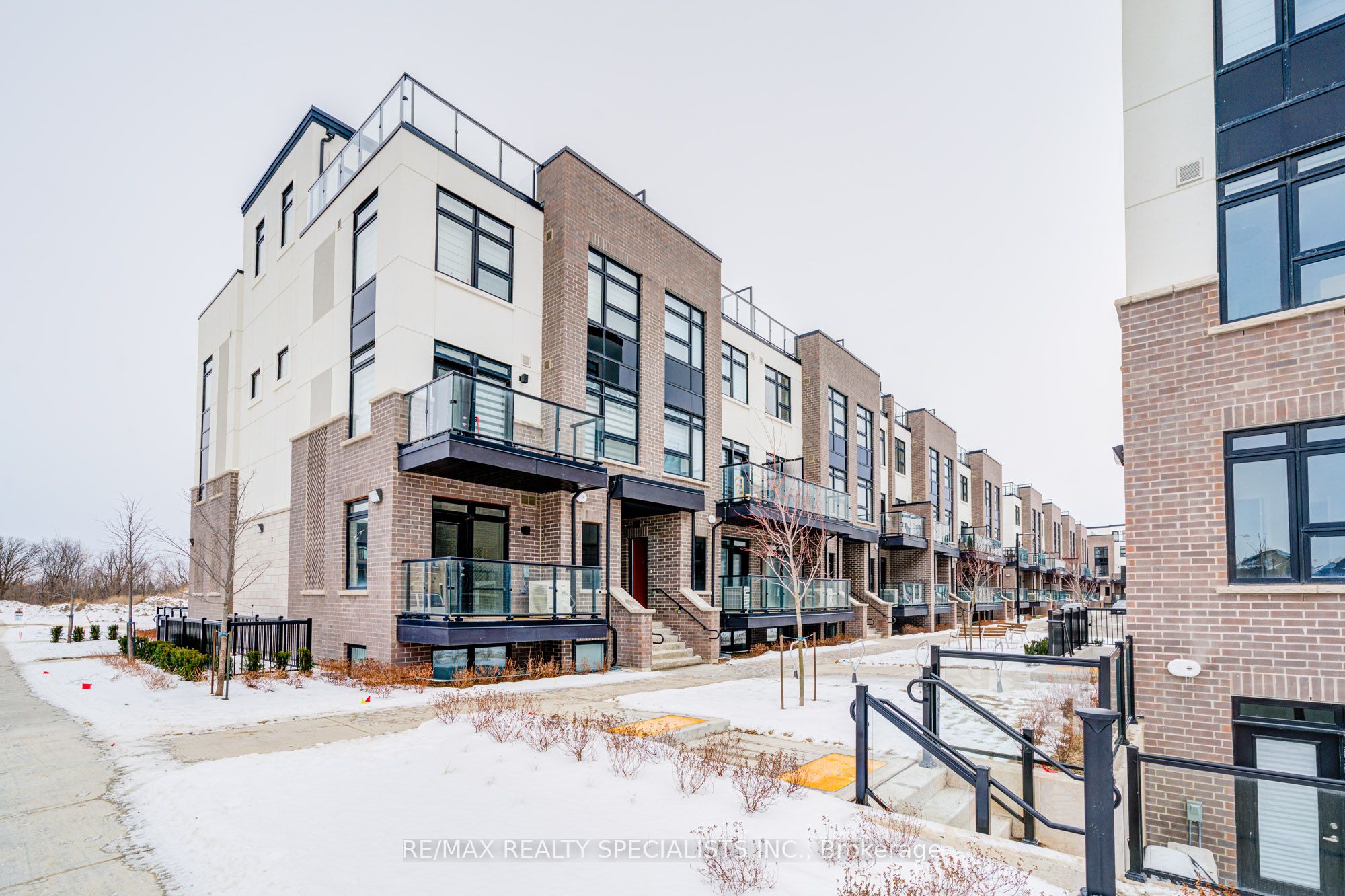 1573 Rose Way 108, Milton, ON L9T 7E7 photo 3
