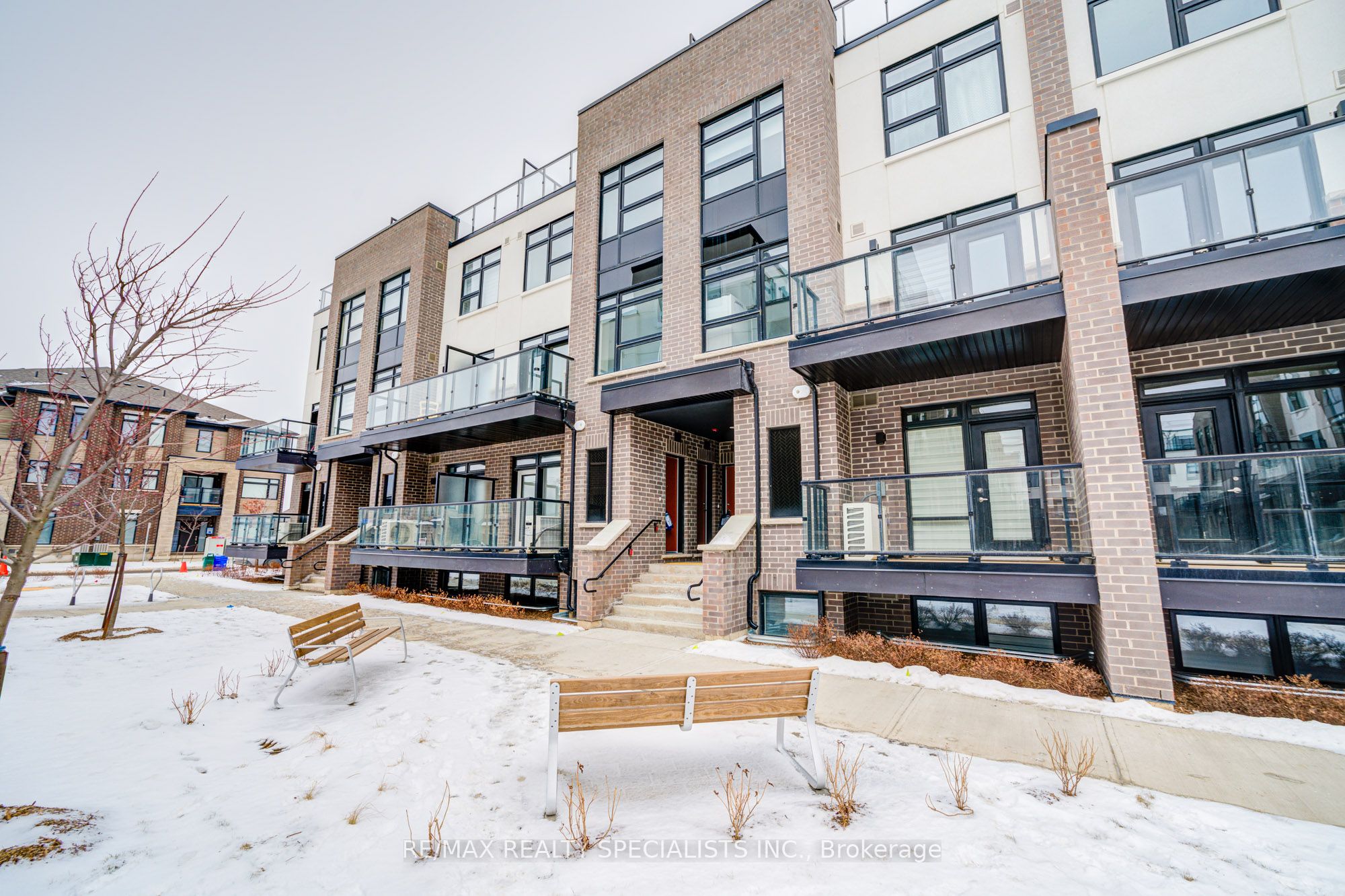 1573 Rose Way 108, Milton, ON L9T 7E7 photo 4
