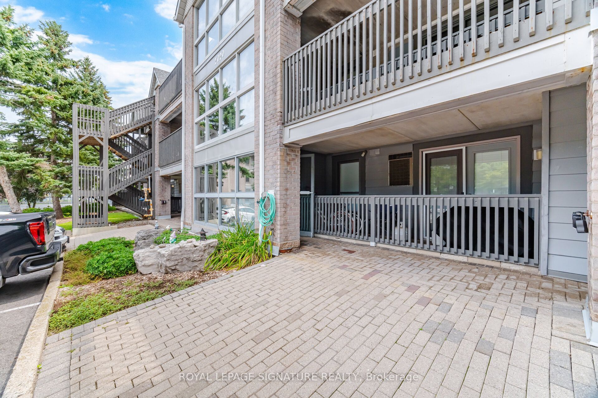 2020 Cleaver Avenue 207, Burlington, ON L7M 4C2 photo 2