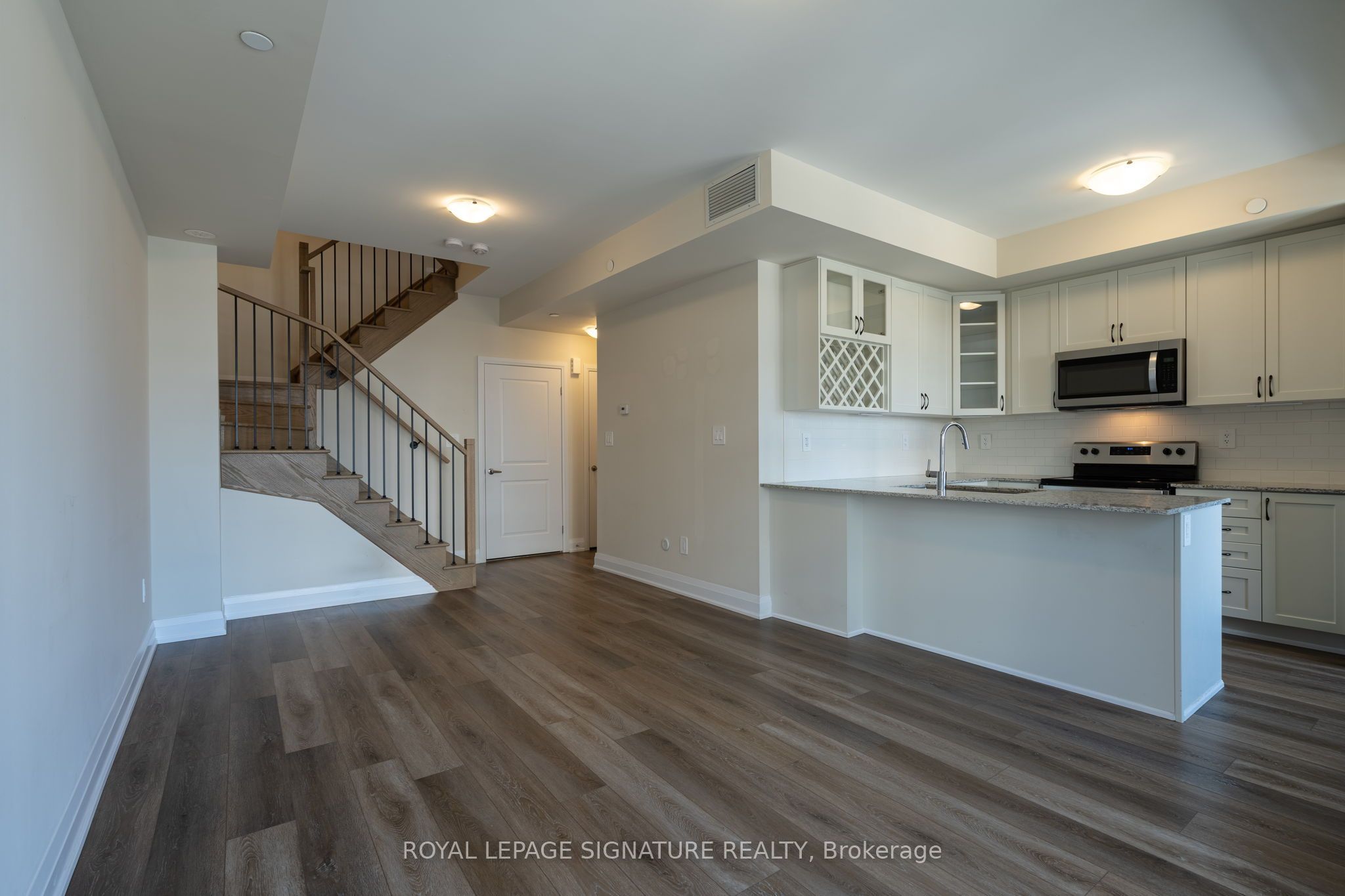 1585 Rose Way 108, Milton, ON L9E 1N4