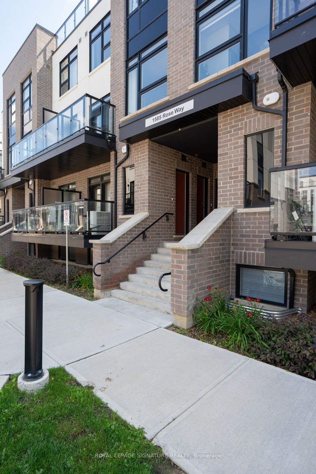 1585 Rose Way 108, Milton, ON L9E 1N4 photo 4