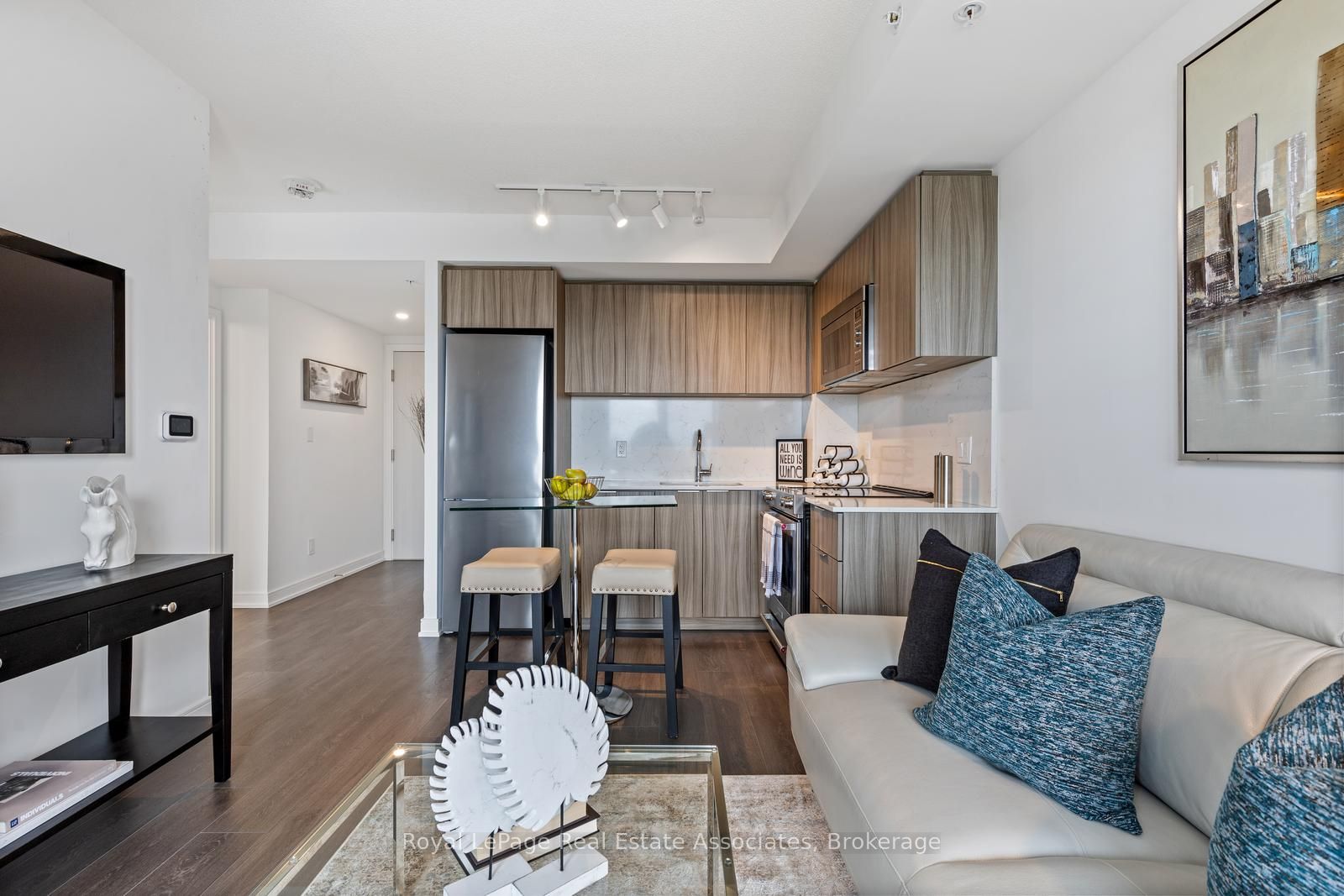 30 Samuel Wood Way 1403, Toronto, ON M9B 0C9 photo 3