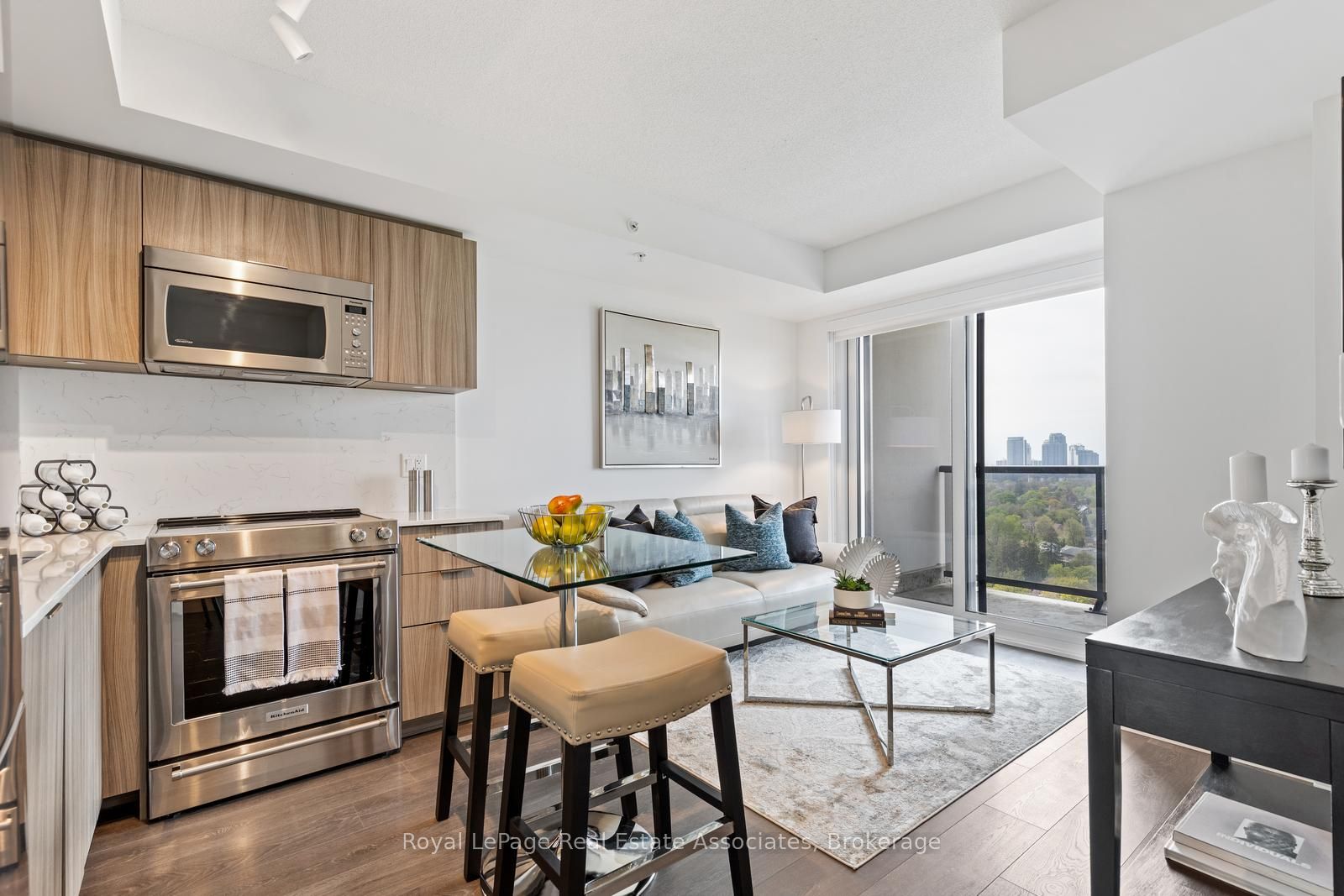30 Samuel Wood Way 1403, Toronto, ON M9B 0C9 photo 4
