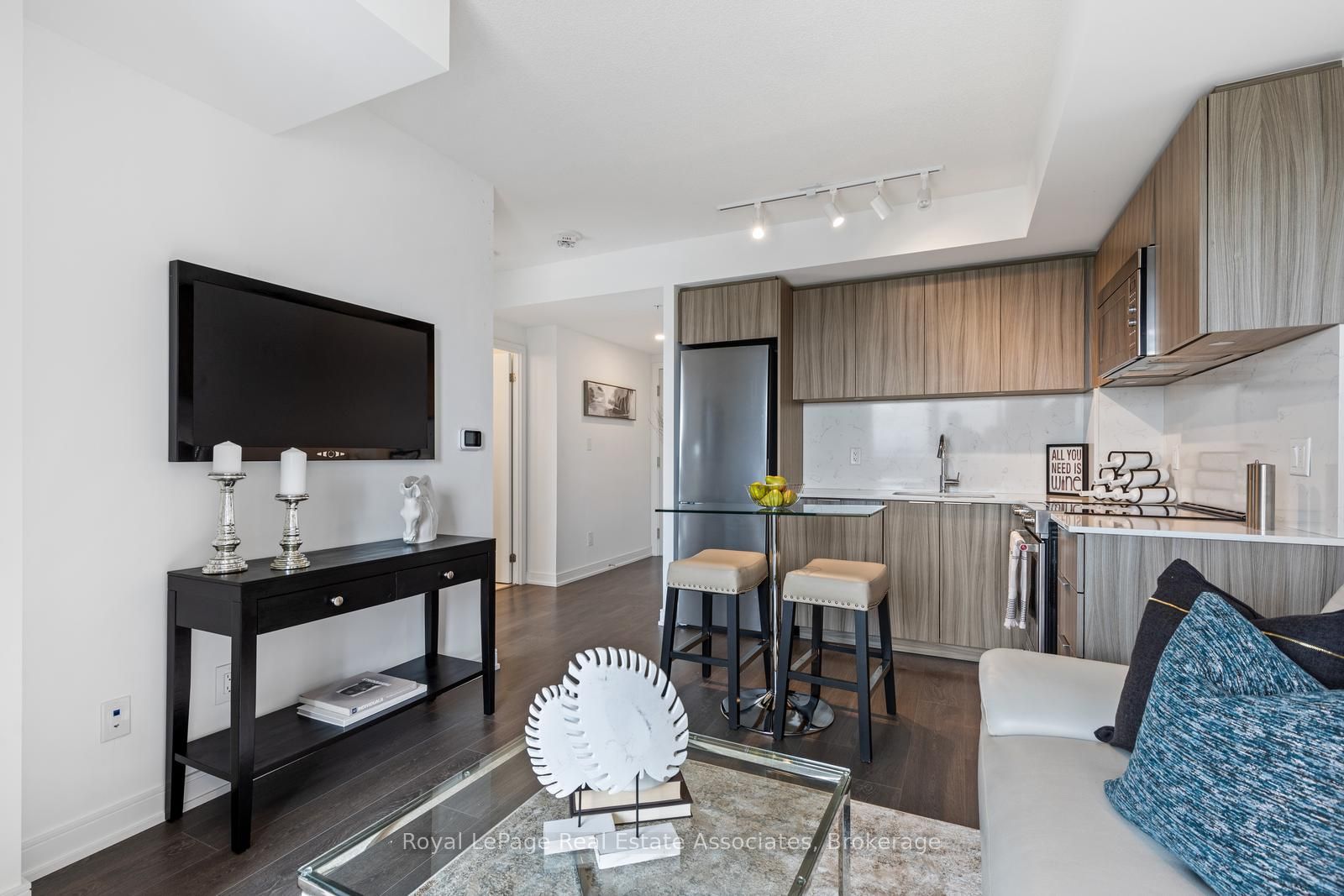 30 Samuel Wood Way 1403, Toronto, ON M9B 0C9 photo 5