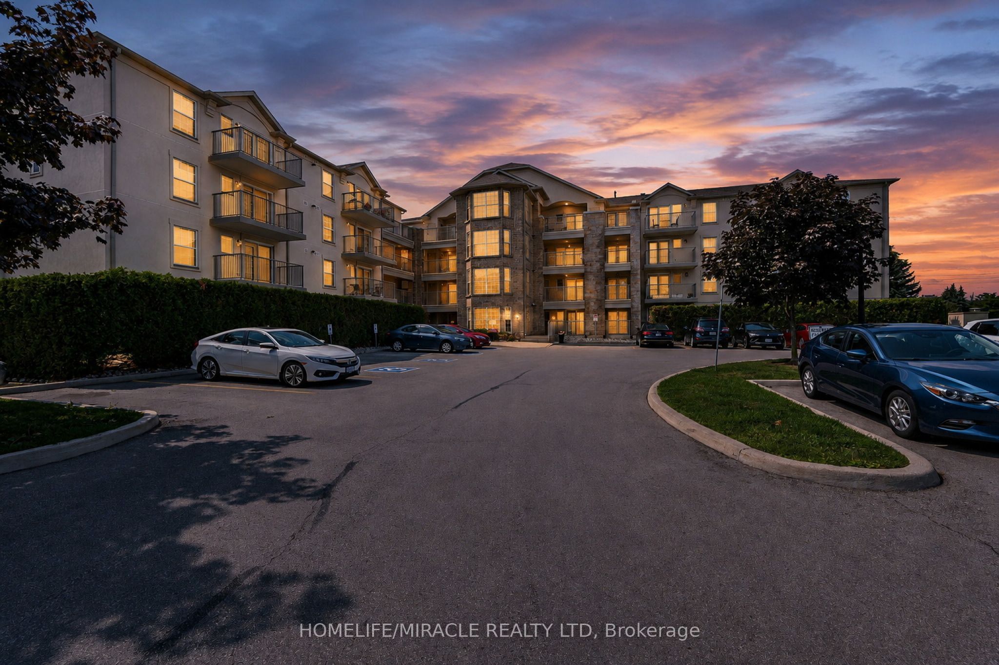 1490 Bishops Gate 305, Oakville, ON L6M 4N3